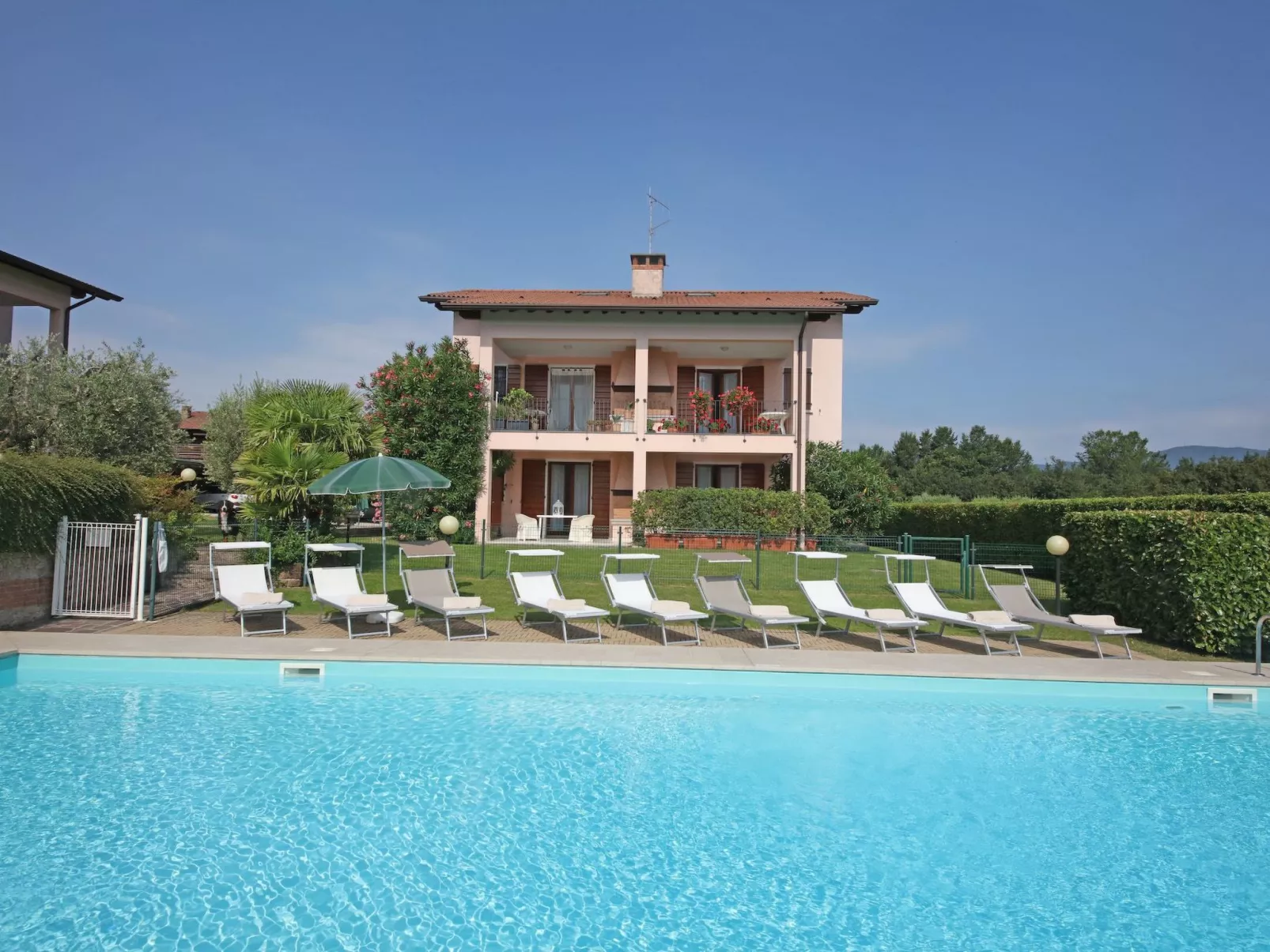 Wohnung 'Girasole' mit Schwimmbad-Buiten