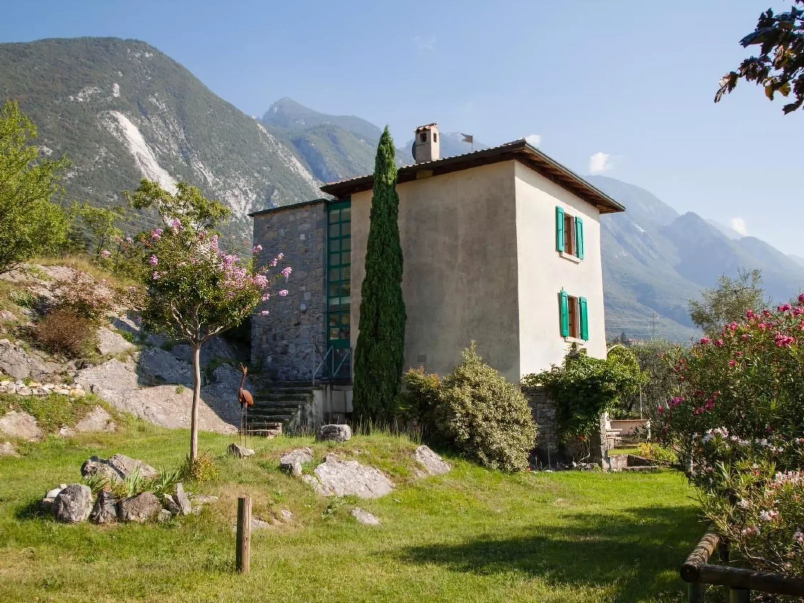 Rustiko-Landhaus mit Infinity-Pool und Seeblick-Image-tags.info