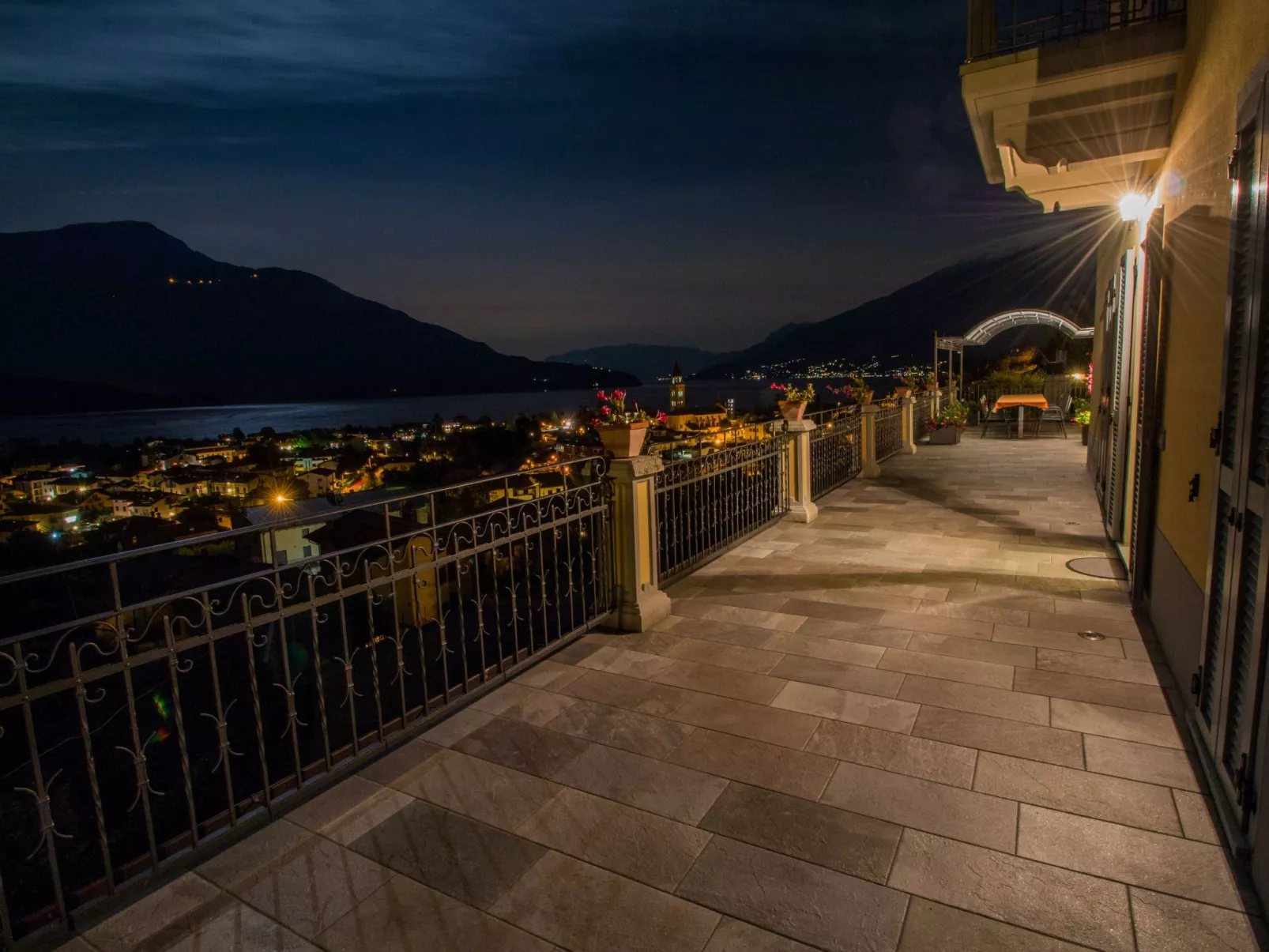 Ferienvilla 'Perla del Lago' mit privatem Pool-Buiten