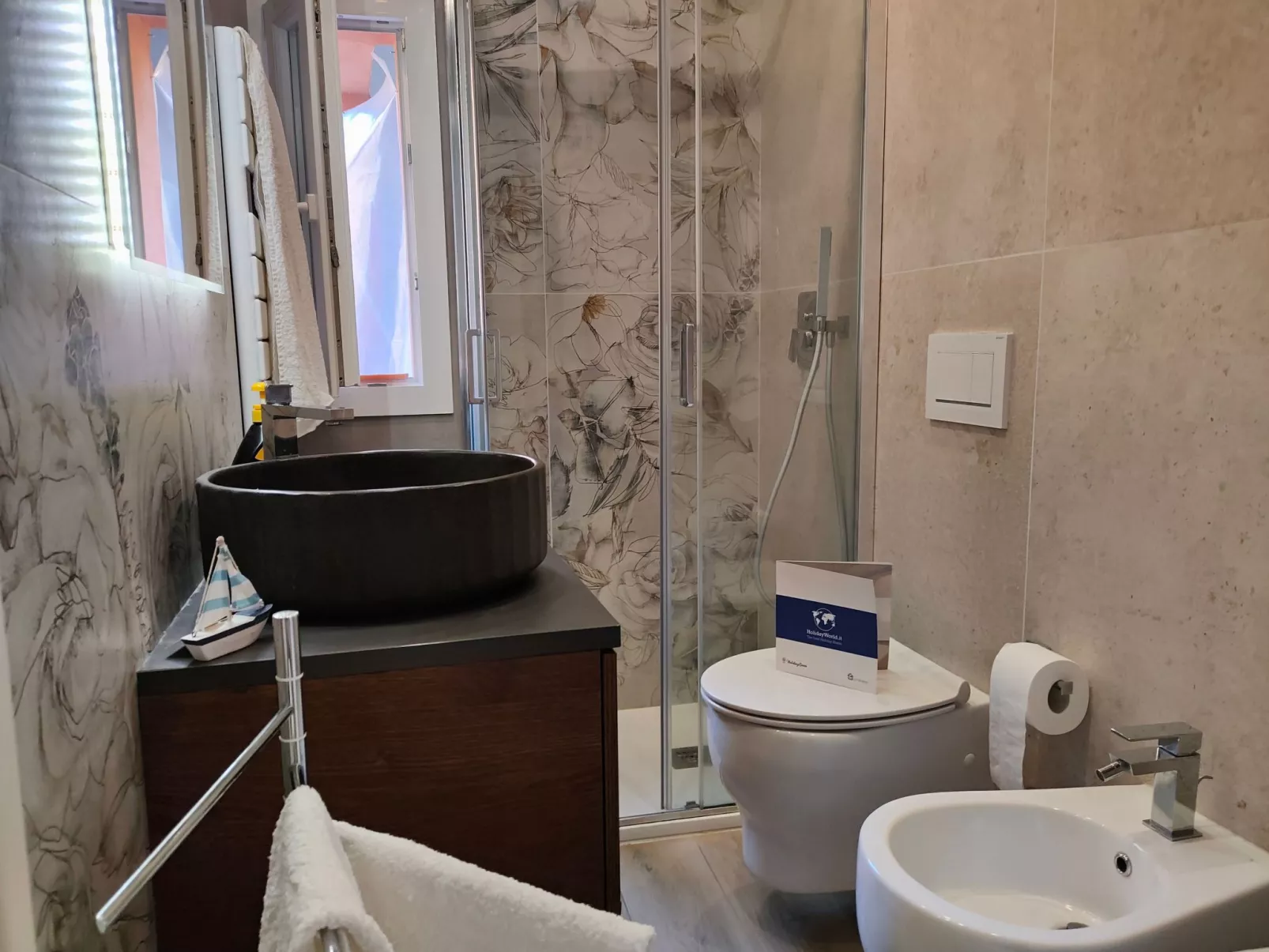 Vaze's Heart by Holiday World-Binnen