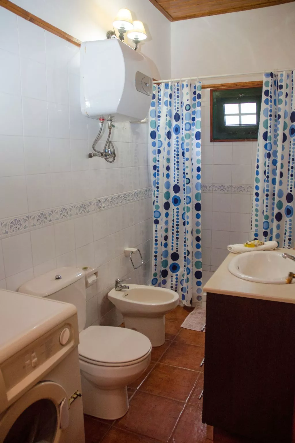 Ländliches Haus mit herrlichem Blick auf das Meer und das Tal.-Image-tags.info