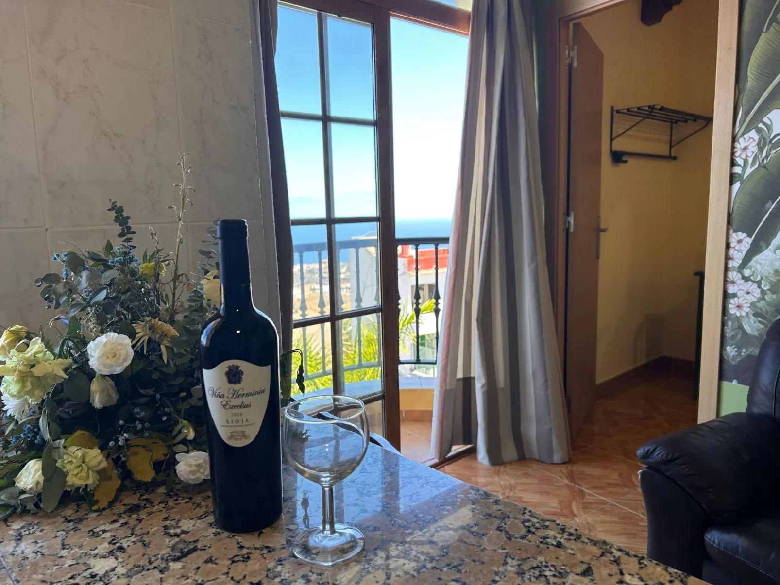 Apartment mit Balkon und Meerblick-Binnen