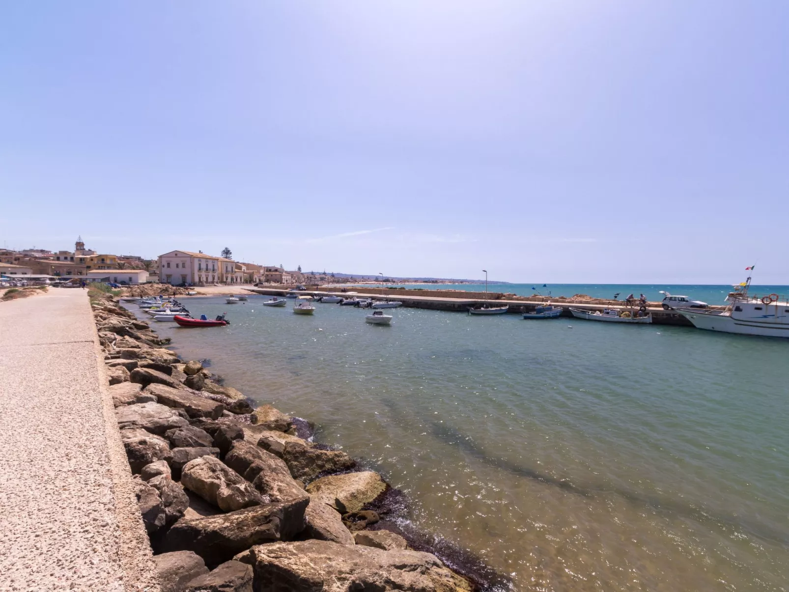 Charmante Wohnung in Donnalucata mit Möblierter Terrasse-Buiten