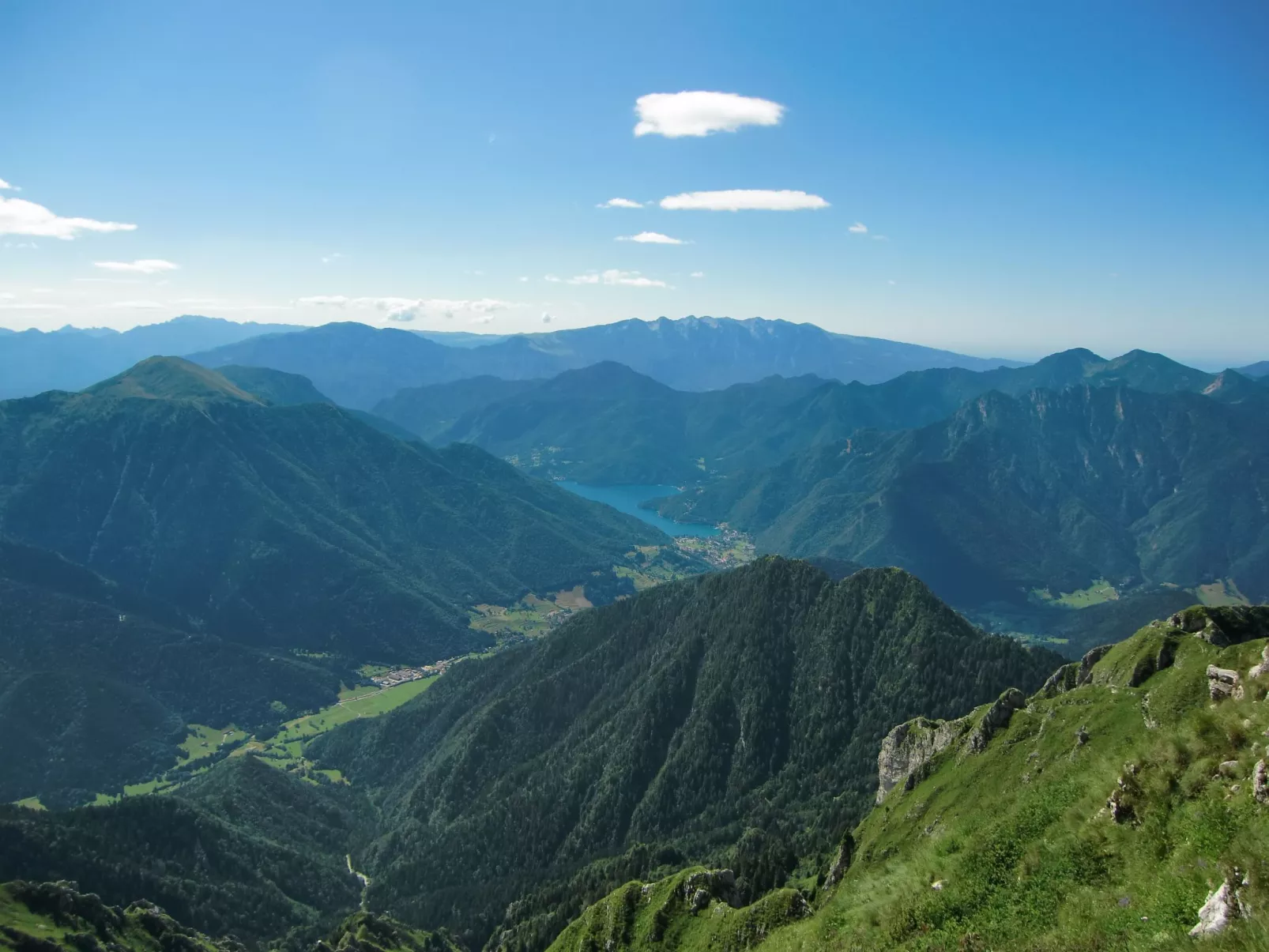 Wohnung im ersten Stock mit schönem Seeblick-Buiten
