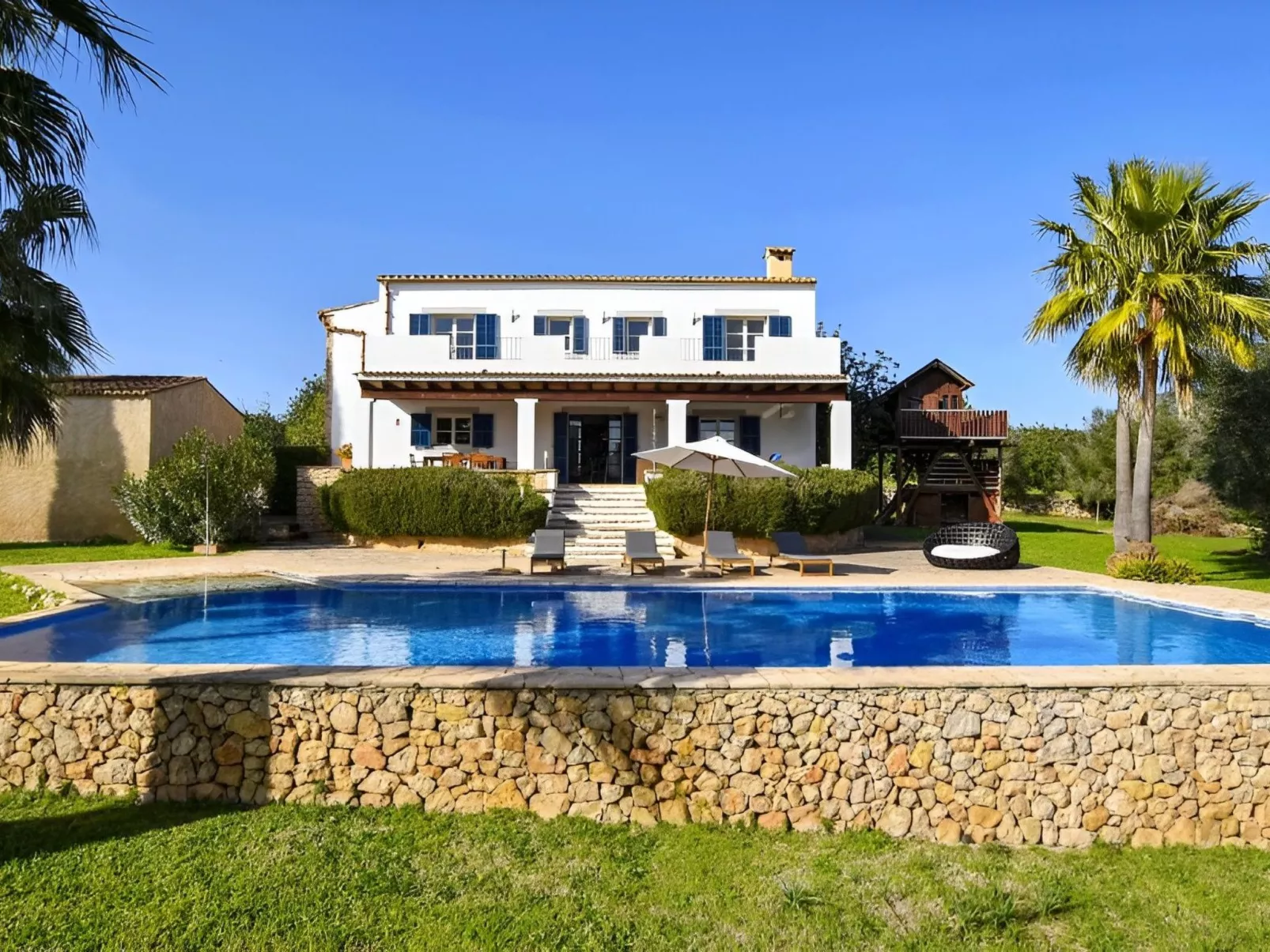 Ibizenkisches Haus mit Pool und Beachvolley-Blick-Buiten