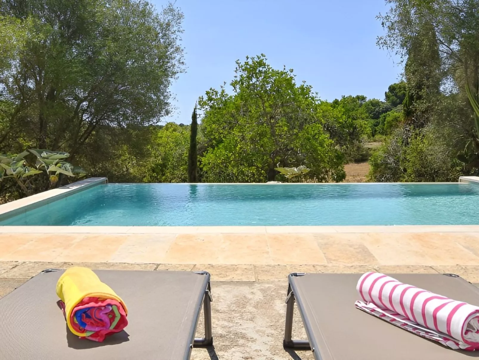 Finca mit Ruhe und Infinity-Pool-Image-tags.info