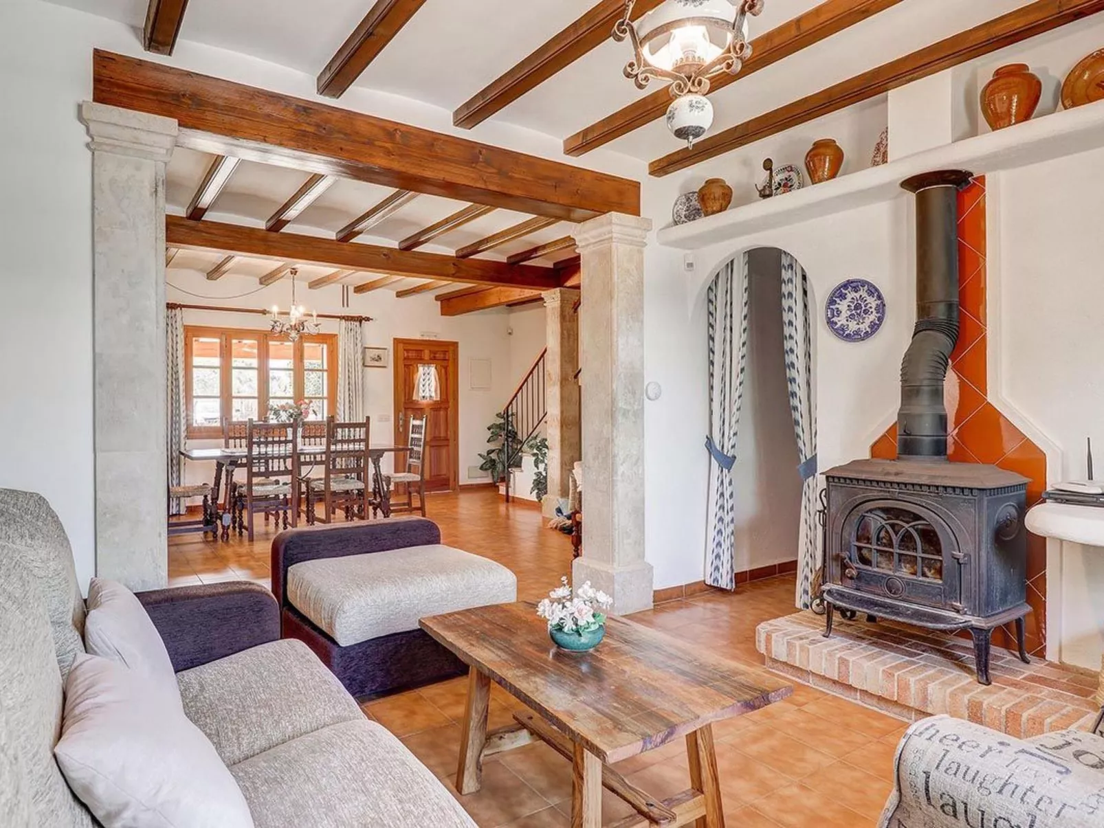 "Joan" mit privatem Pool-Binnen