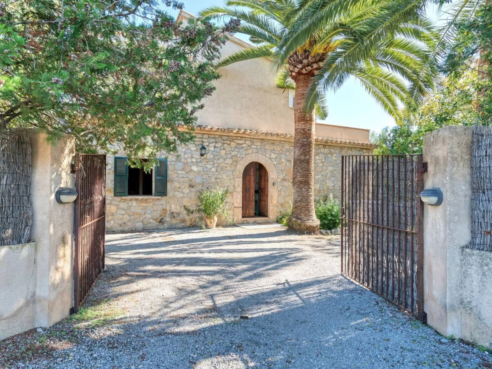 Finca mit Garten, Grill und Terrasse-Buiten