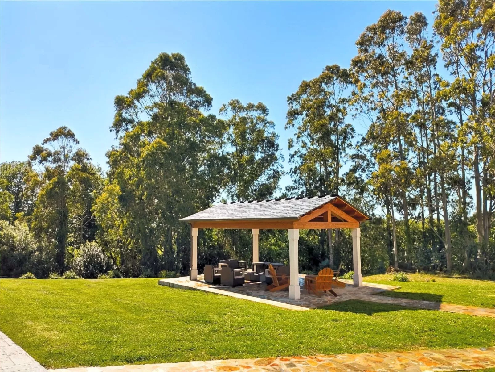 Unterkunft mit Aussicht in "Apartamentos Navalin".-Buiten