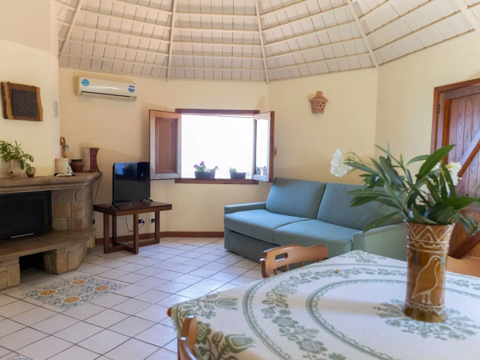 Für 10 Personen in Cefalù, Sizilien (Nordküste von Sizilien)-Image-tags.info