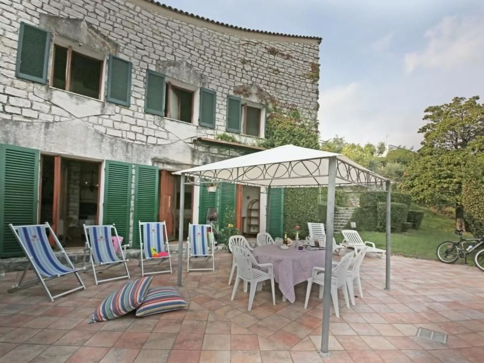Appartement in Villaggio Sanghen mit Garten, Terrasse und gemeinsamem Pool-Buiten