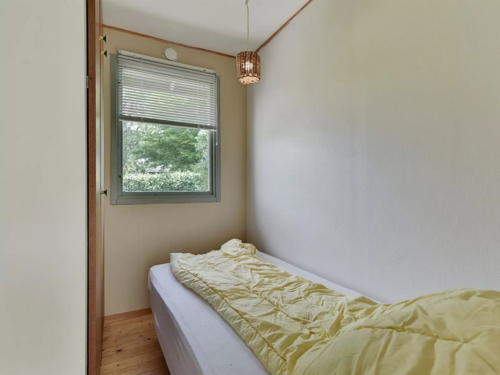 "Rise" - 250m from the sea-Binnen