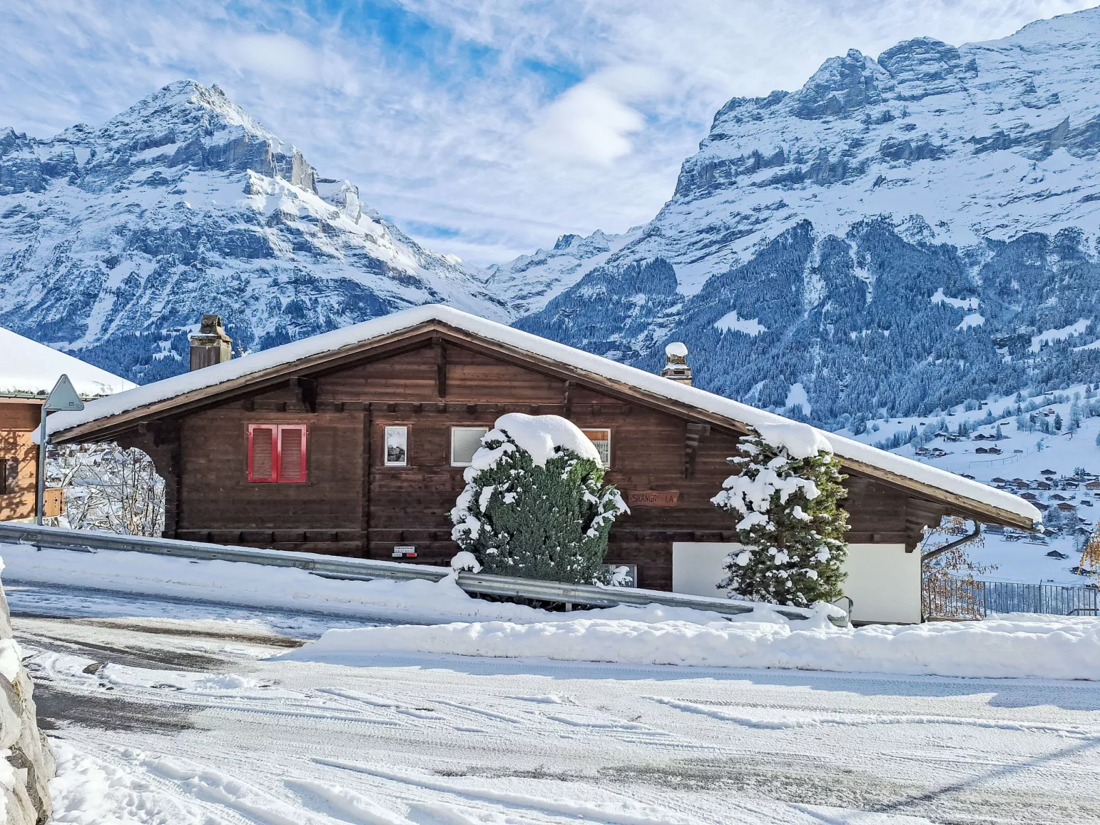 Chalet Shangri La-Buiten