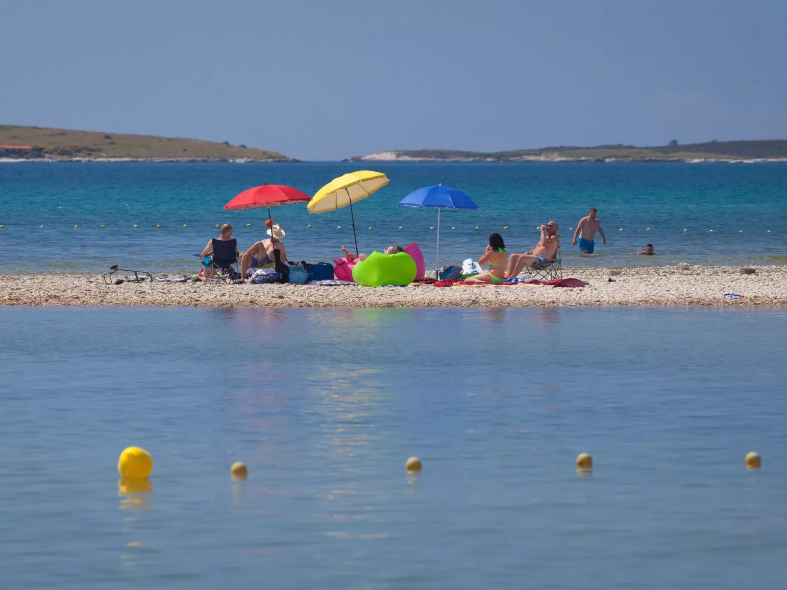 Mit Jacuzzi, Garten und Parkplatz-Buiten