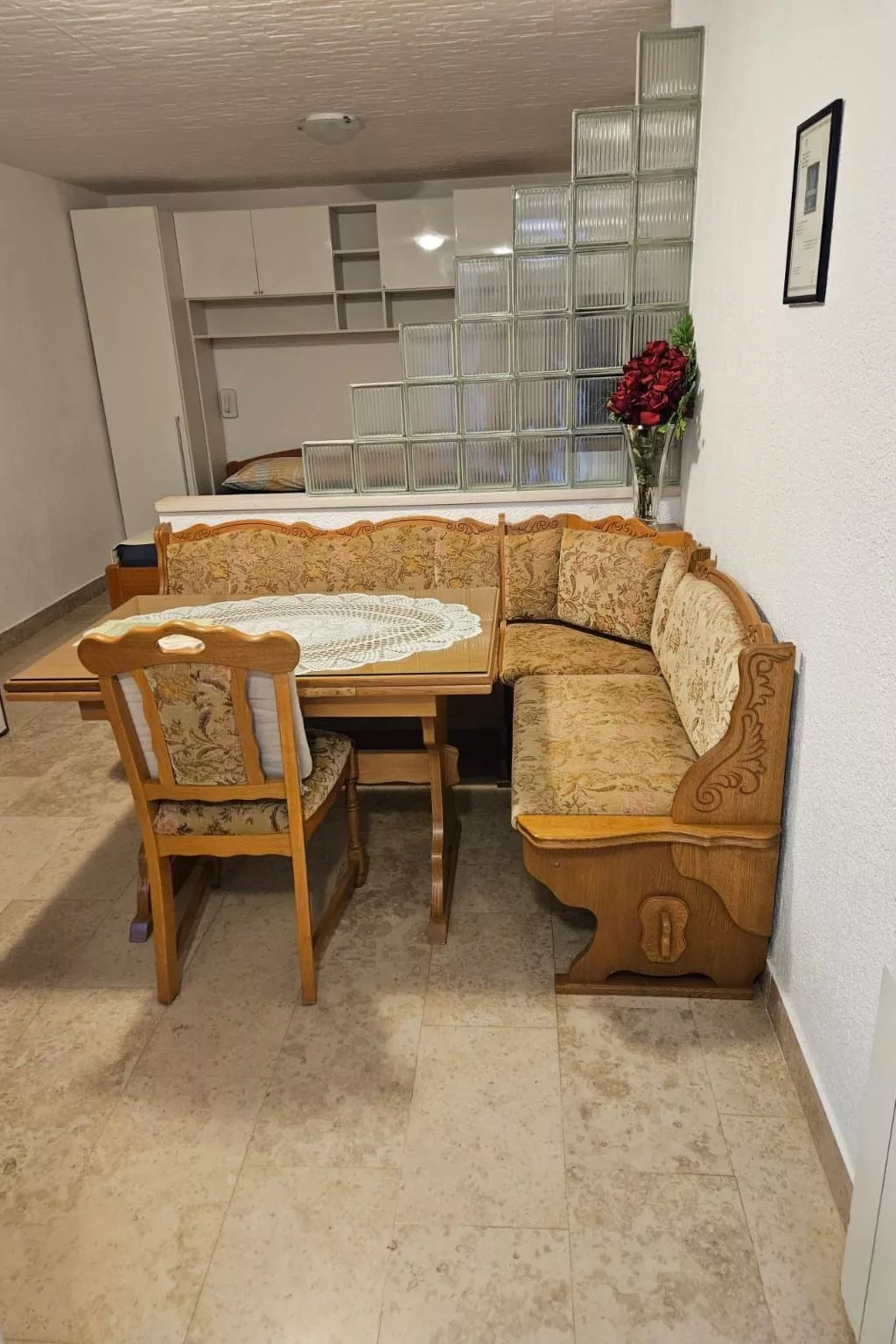 "Second" mit Terrasse-Binnen