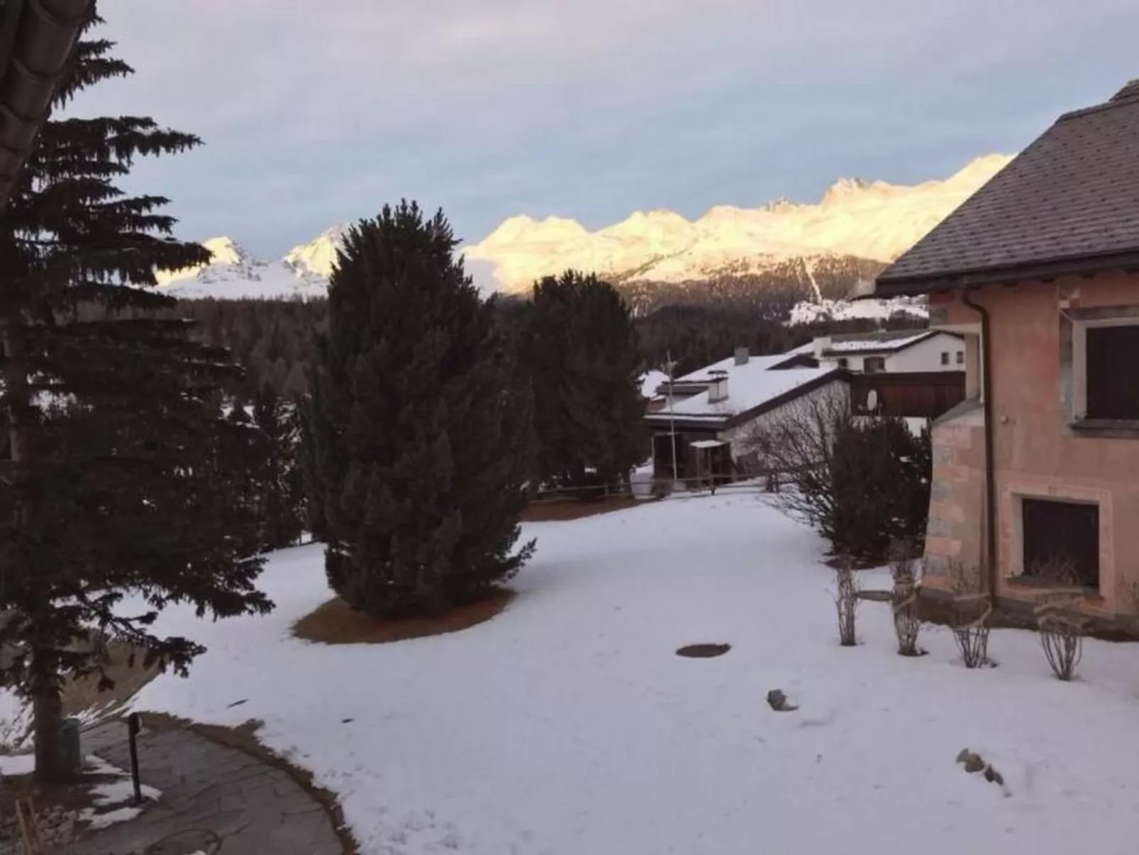 Chesa Linaira-Buiten