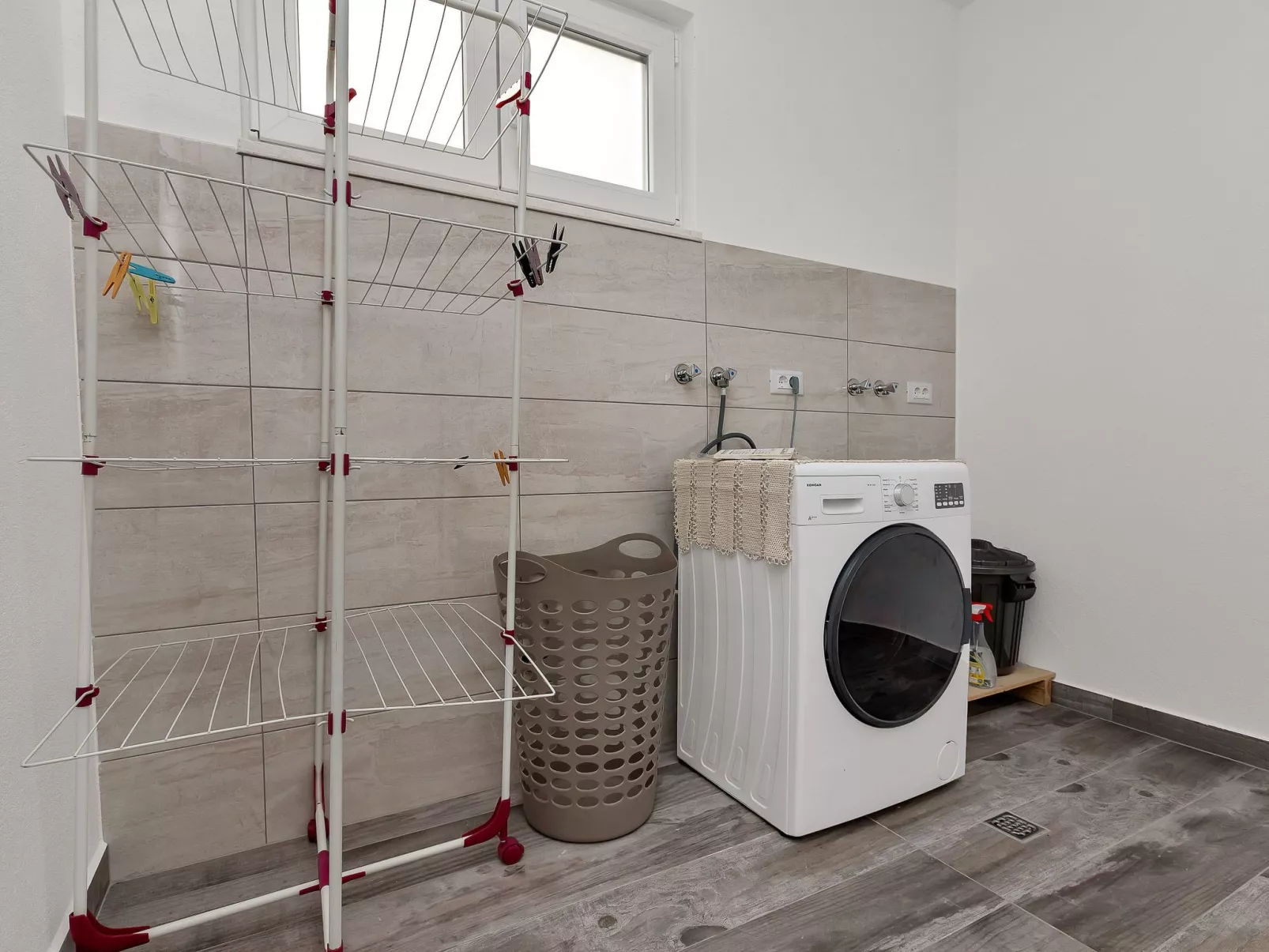 Villa mit beheiztem Pool und fünf Schlafzimmer-Image-tags.info