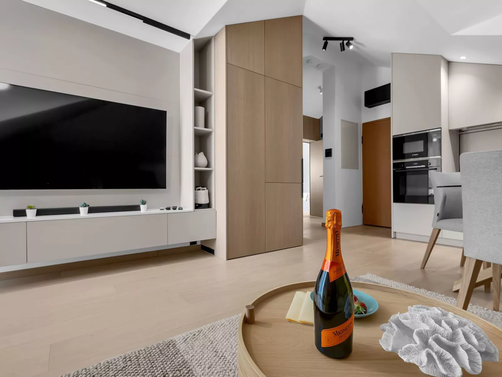 Penthouse Nikolina-50m to beach-Binnen