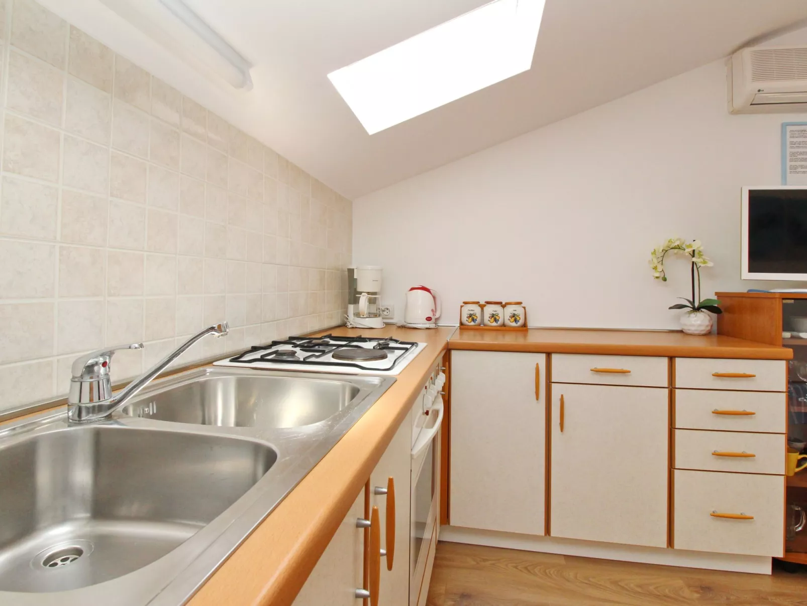 C. Silvija Senj-Image-tags.info