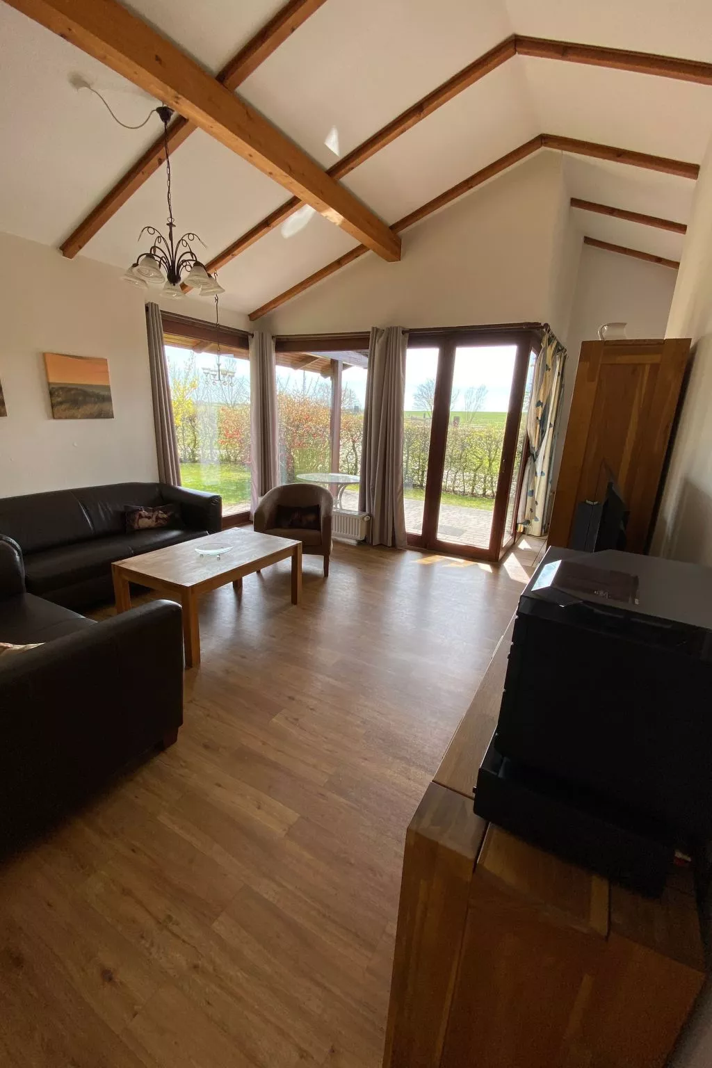 J10 Eingefriedetes Ferienhaus in Eckwarderhörne - Binnen