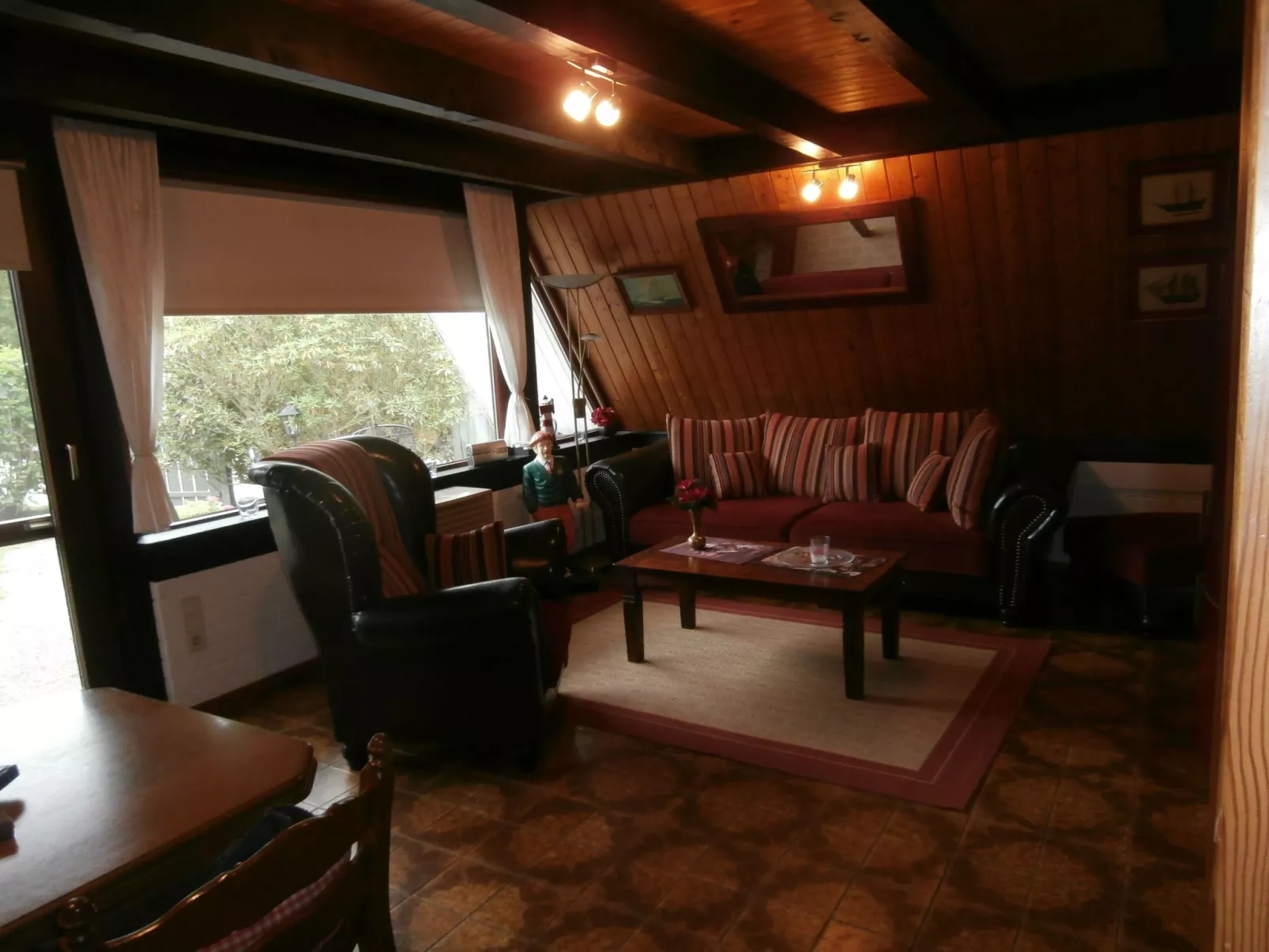 Uriges Ferienhaus mit Garten und Grill-Image-tags.info