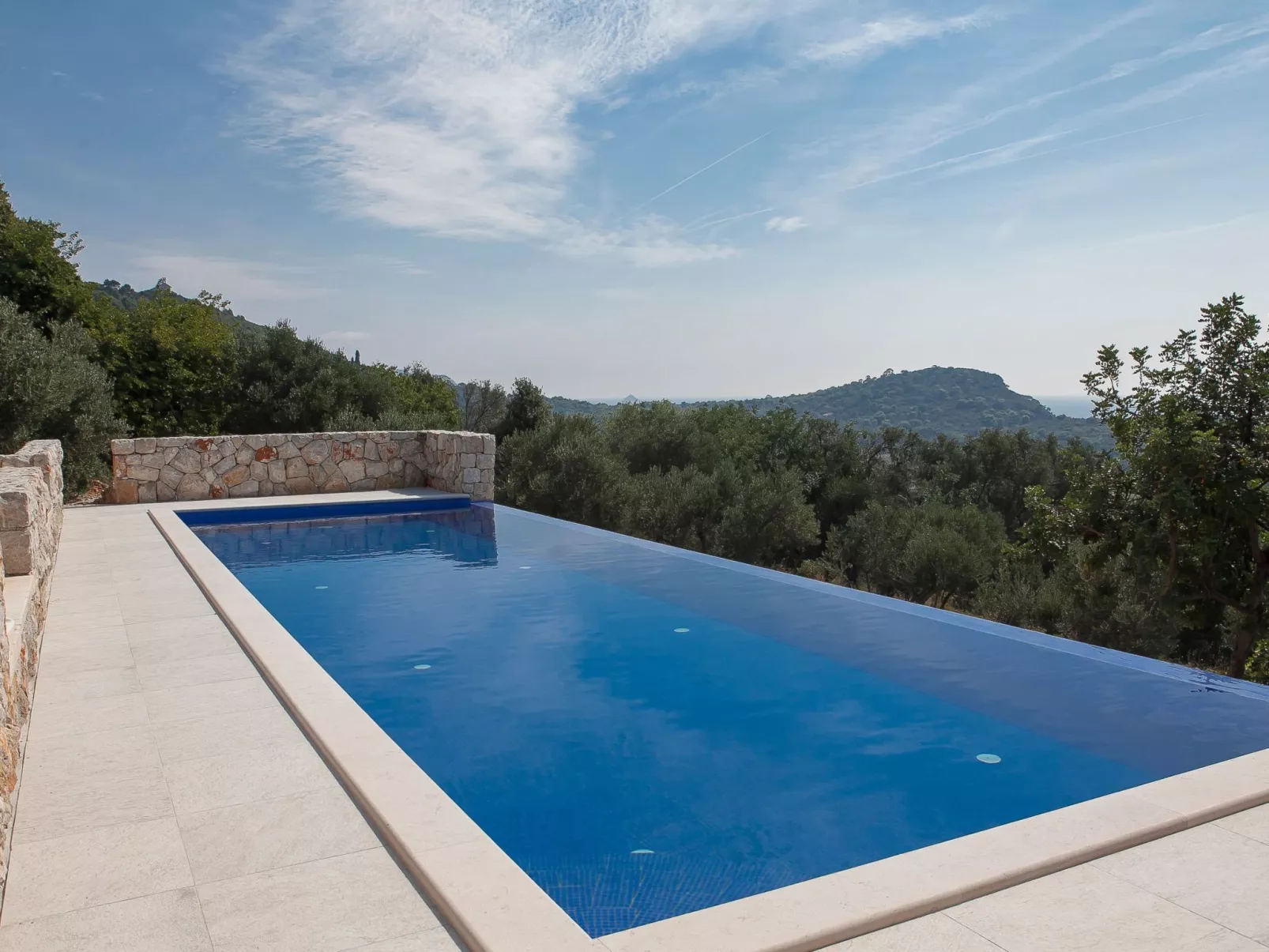 Villa Ella mit Infinity-Pool-Buiten
