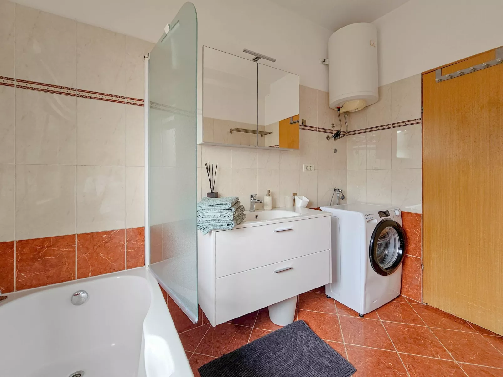 Für 4 Personen ca. 40 m&sup2; in Novigrad, Adriaküste Kroatien (Westküste von I-Binnen