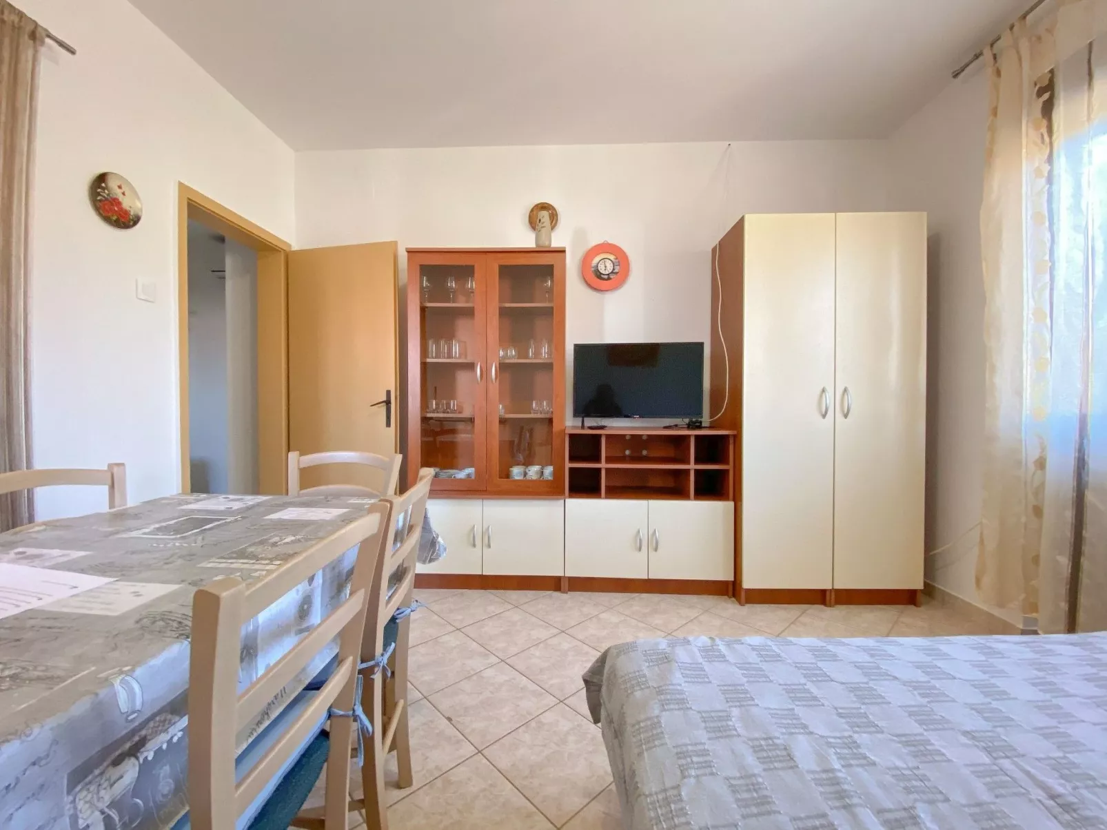 Für 5 Personen ca. 52 m&sup2; in Novigrad, Adriaküste Kroatien (Westküste von I-Binnen