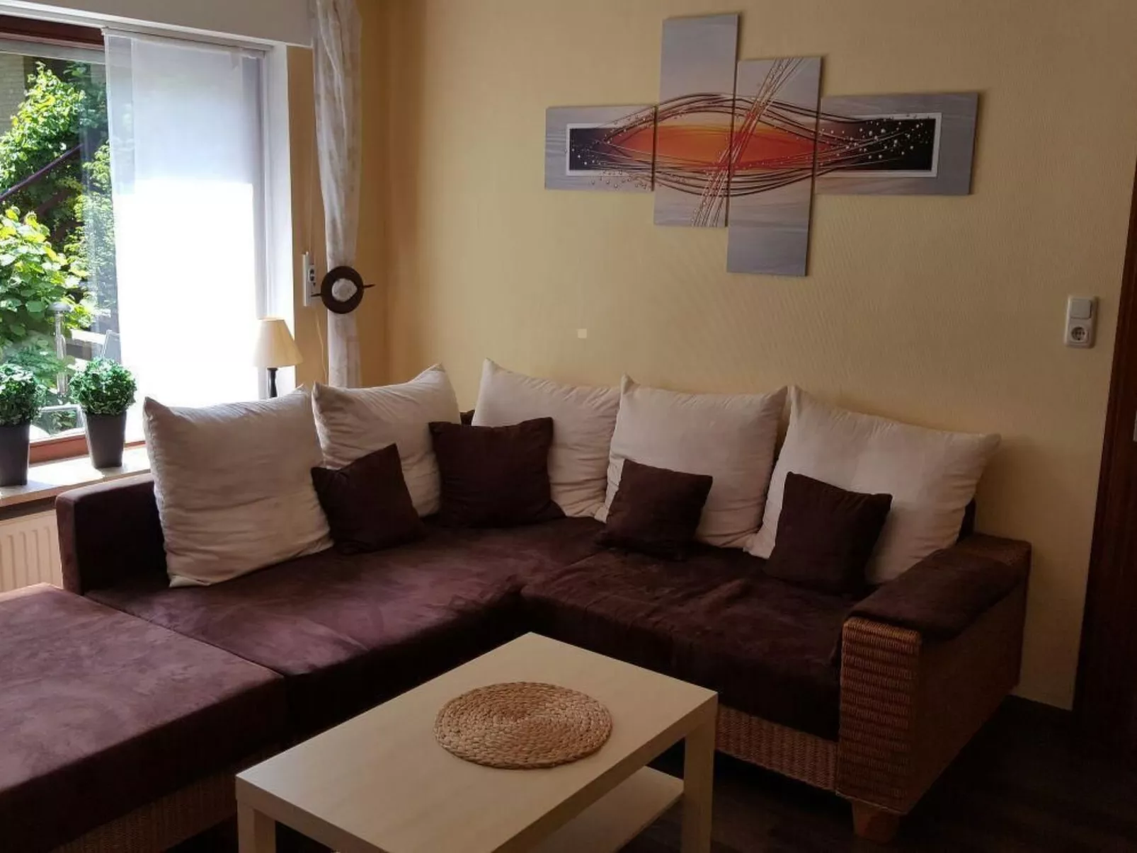 Zentrale Ferienwohnung mit Terrasse - Binnen