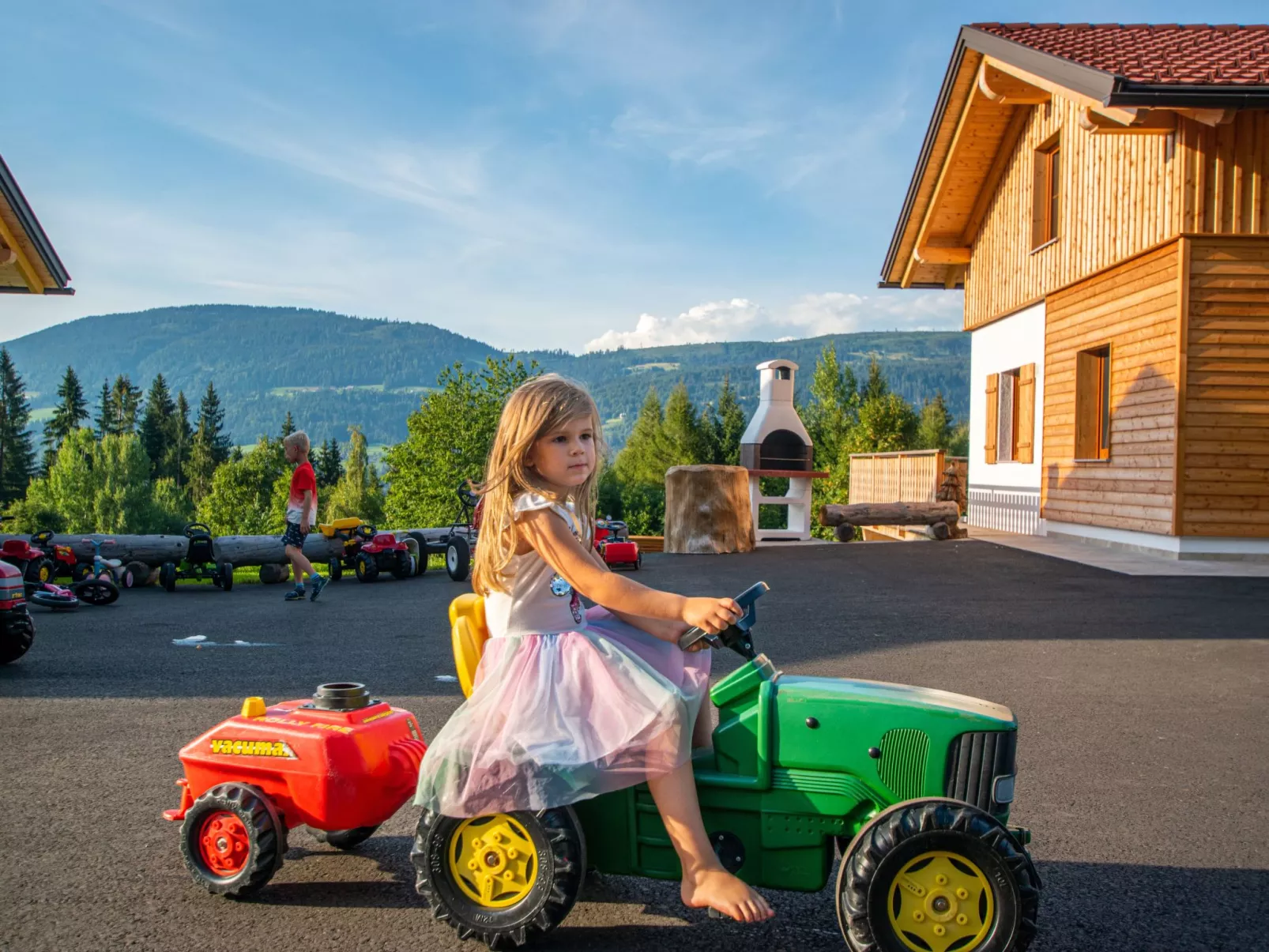 In Gemeinde Hermagor-Pressegger See mit Terrasse, Grill und Garten-Buiten