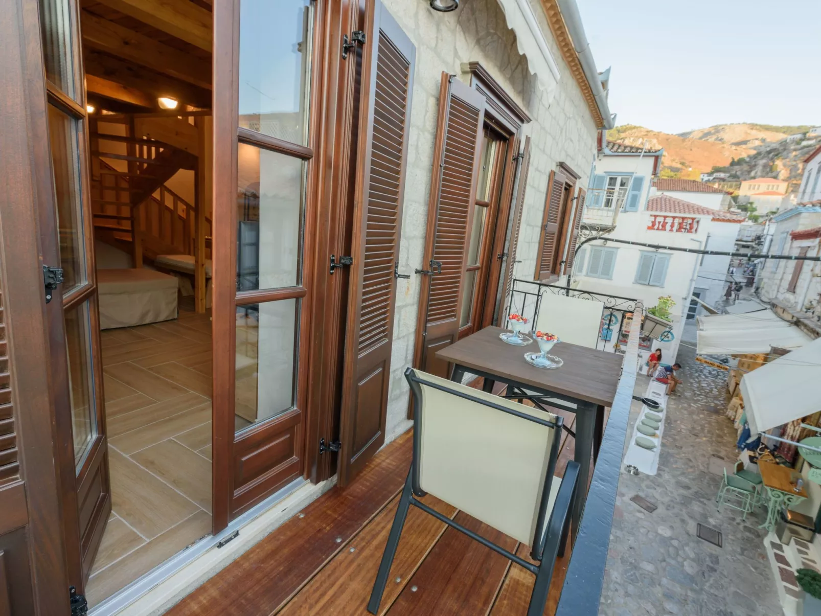 Mit Blick auf das Wasser-Buiten