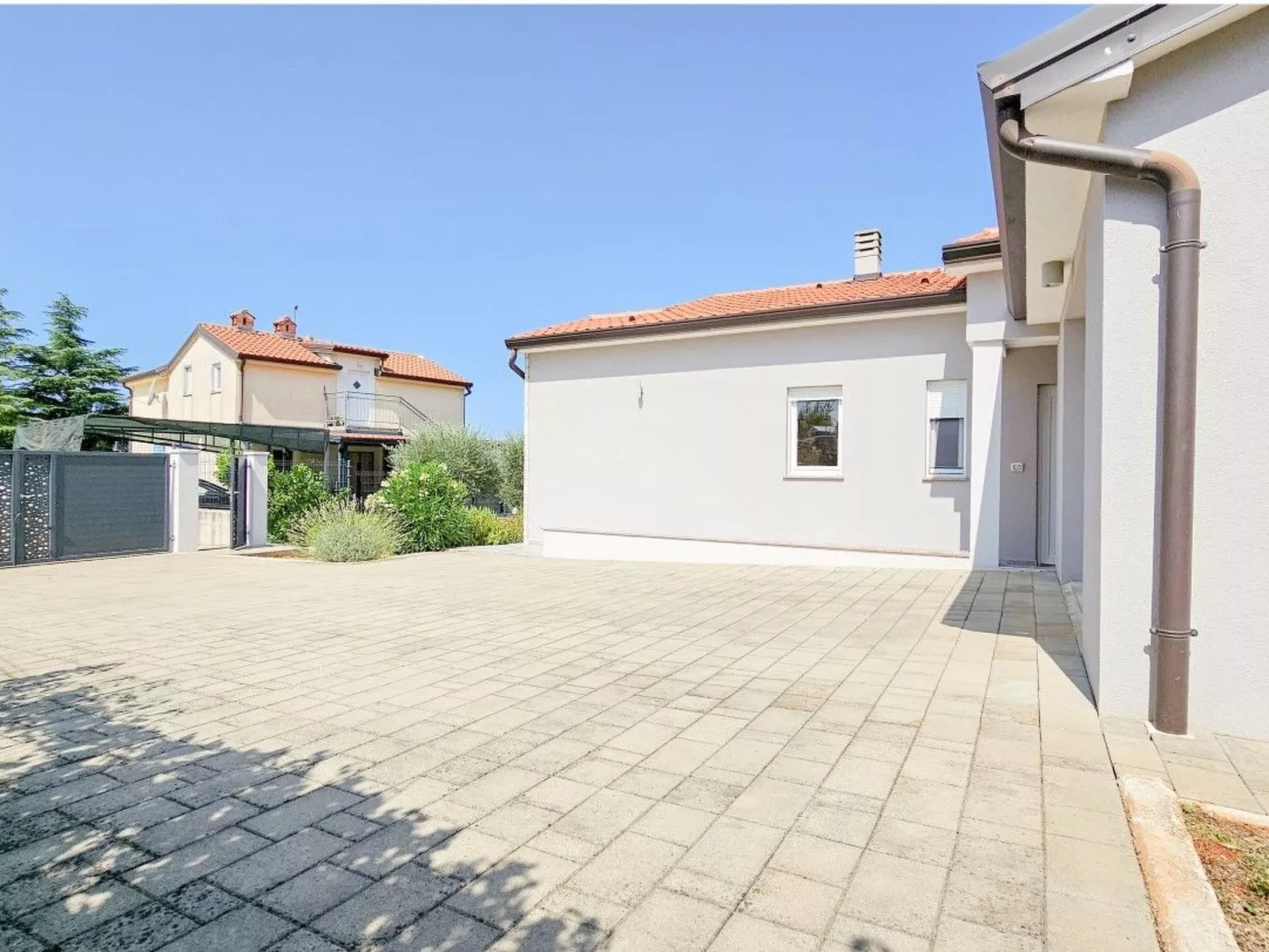 "Villa Pavlovic" mit Garten und Grill-Buiten