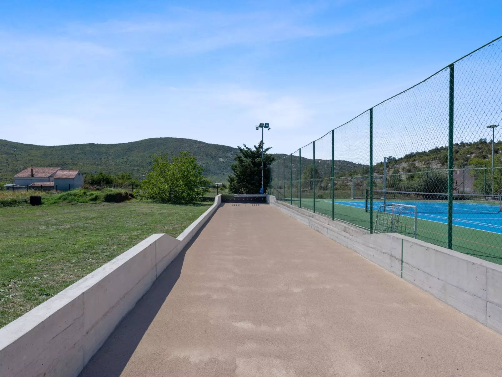 Villa Almas mit Schwimmbad, Fitnessraum, Tennisplatz-Buiten