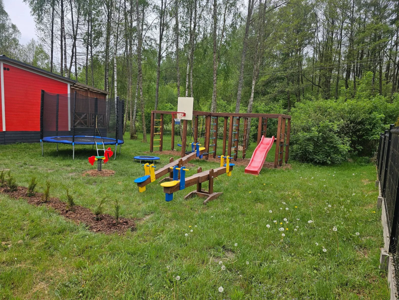 Ganzjährig bewohnbares Ferienhaus - rot-Buiten