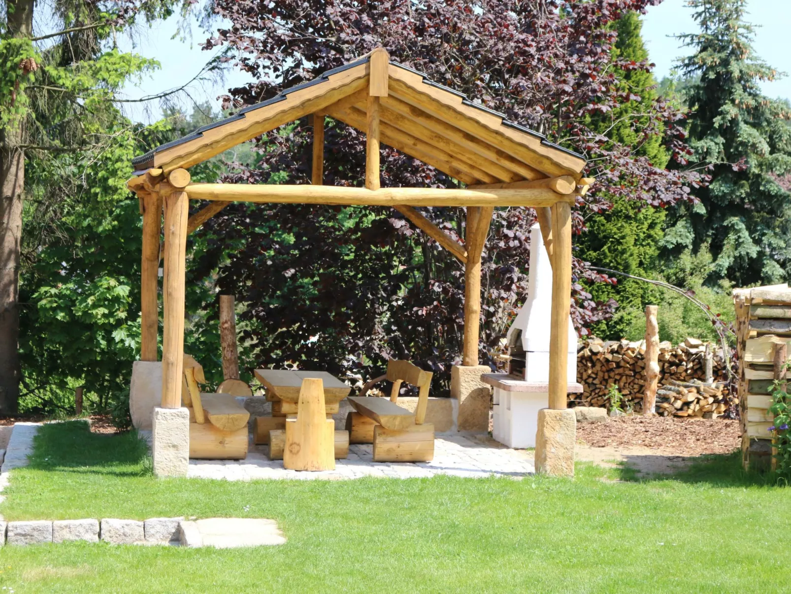 Studio-Appartement mit Bergblick-Buiten