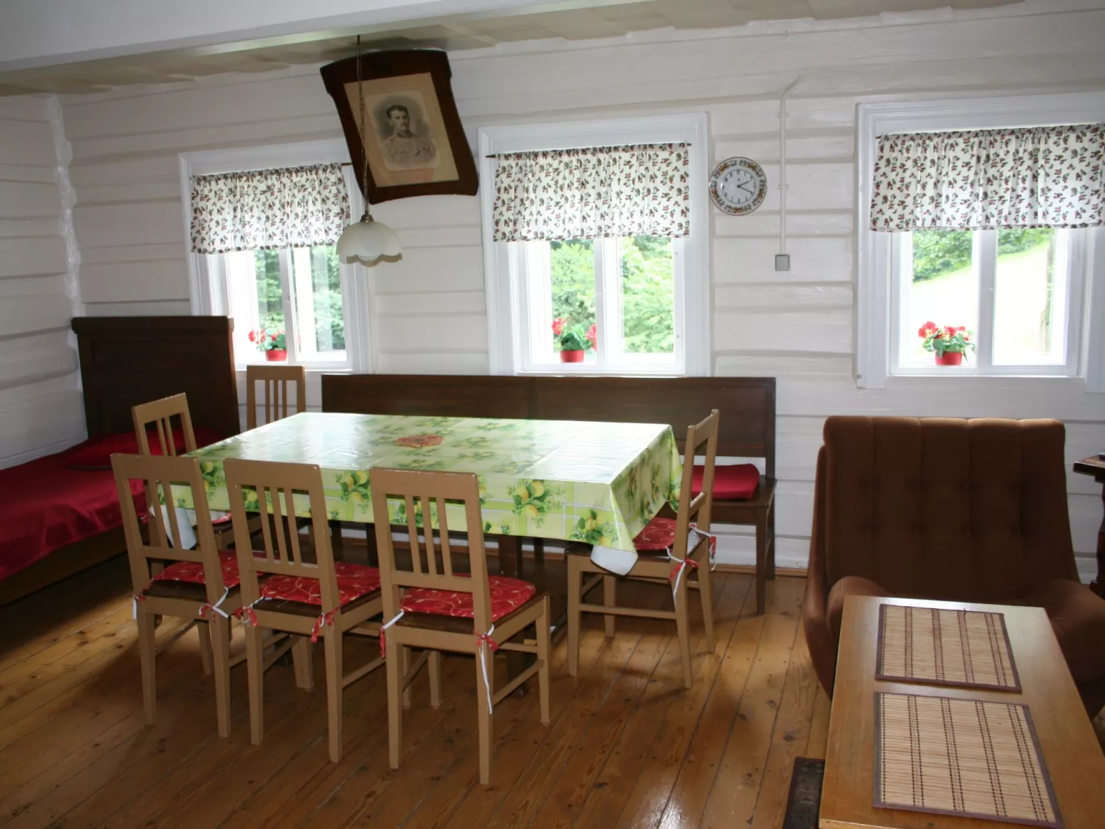 Charmantes, traditionelles Holzhaus-Binnen