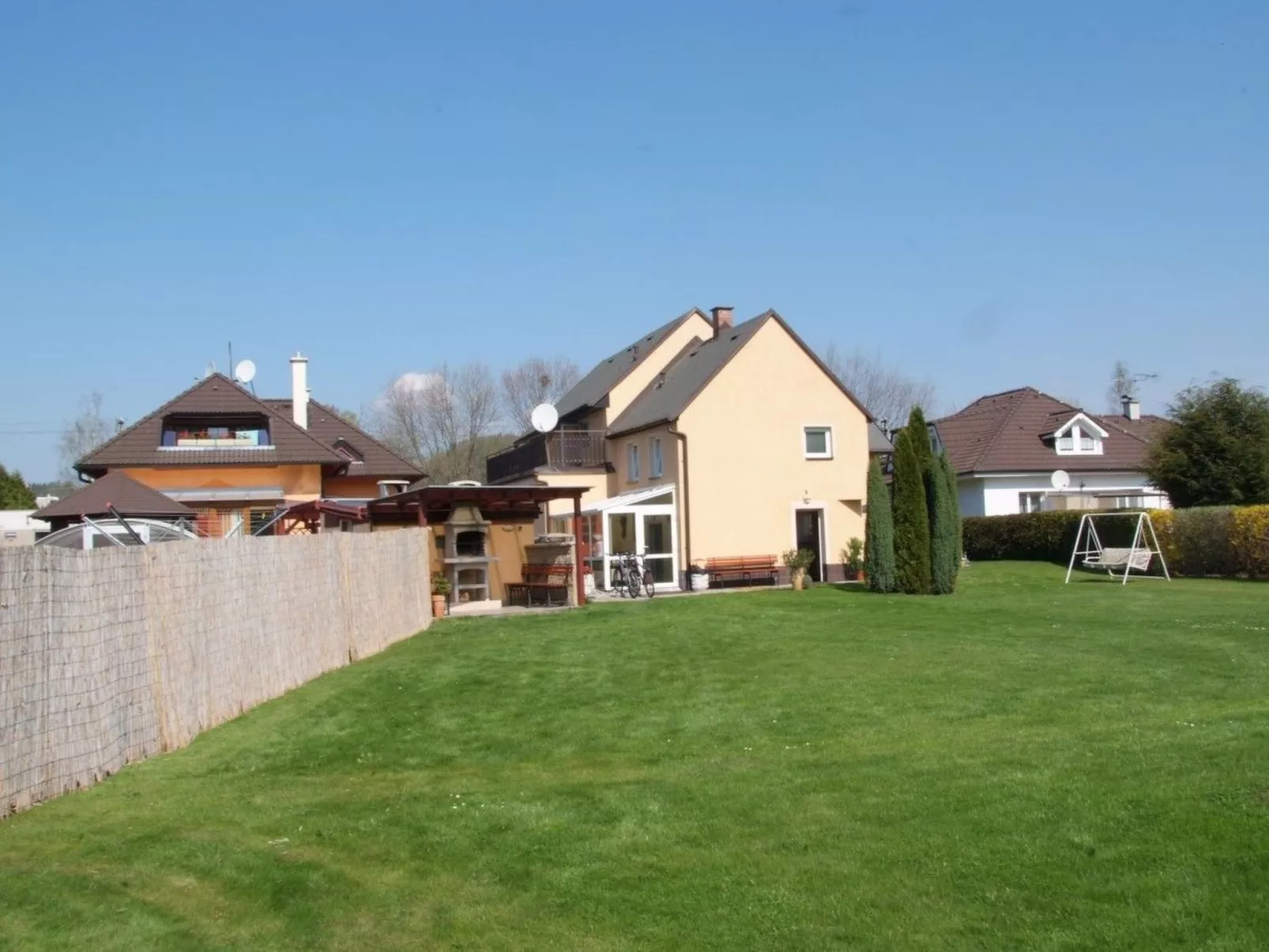 Mit Garten und Pools-Image-tags.info