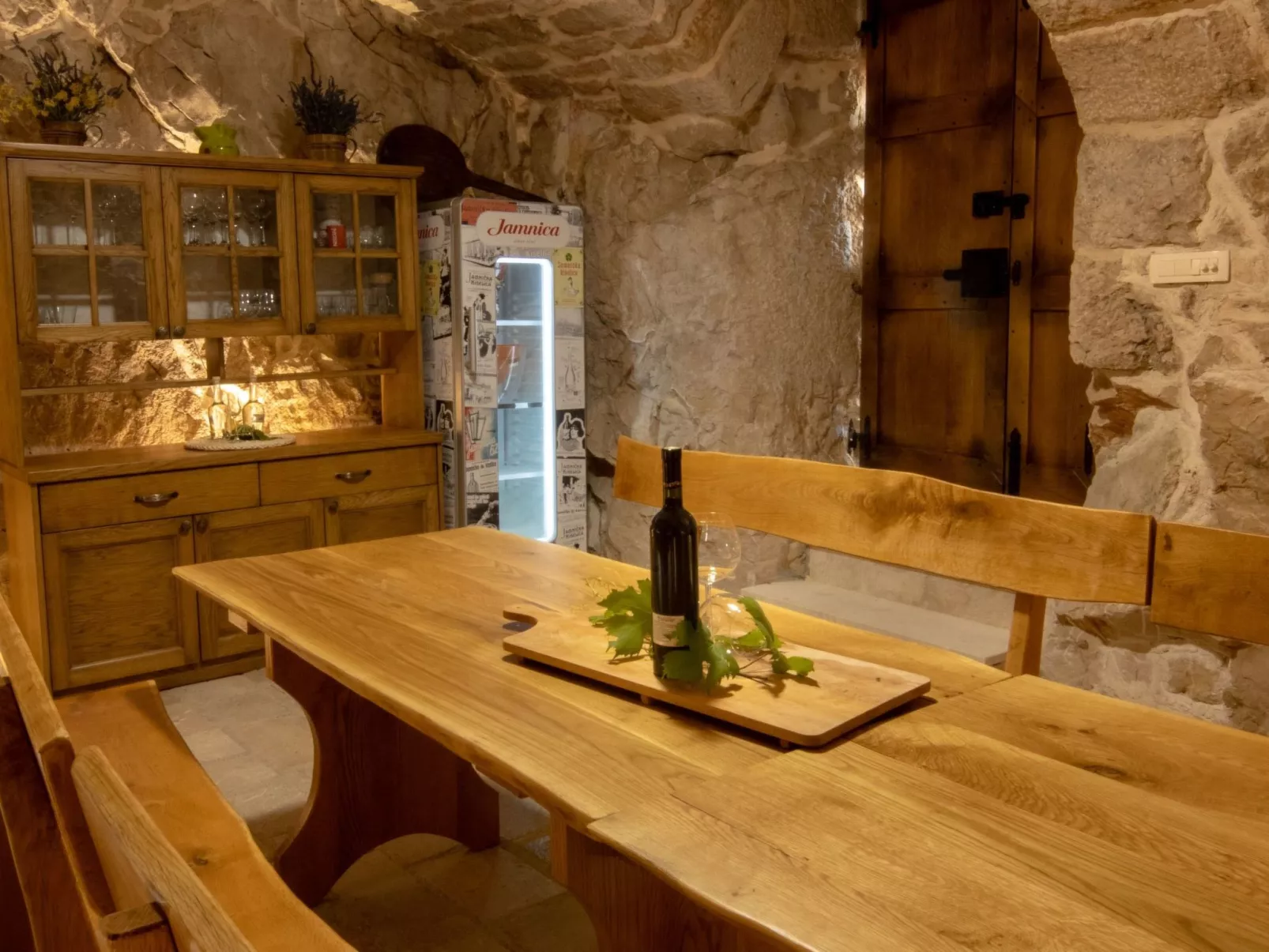 Stipanovi Dvori mit Bergblick-Binnen