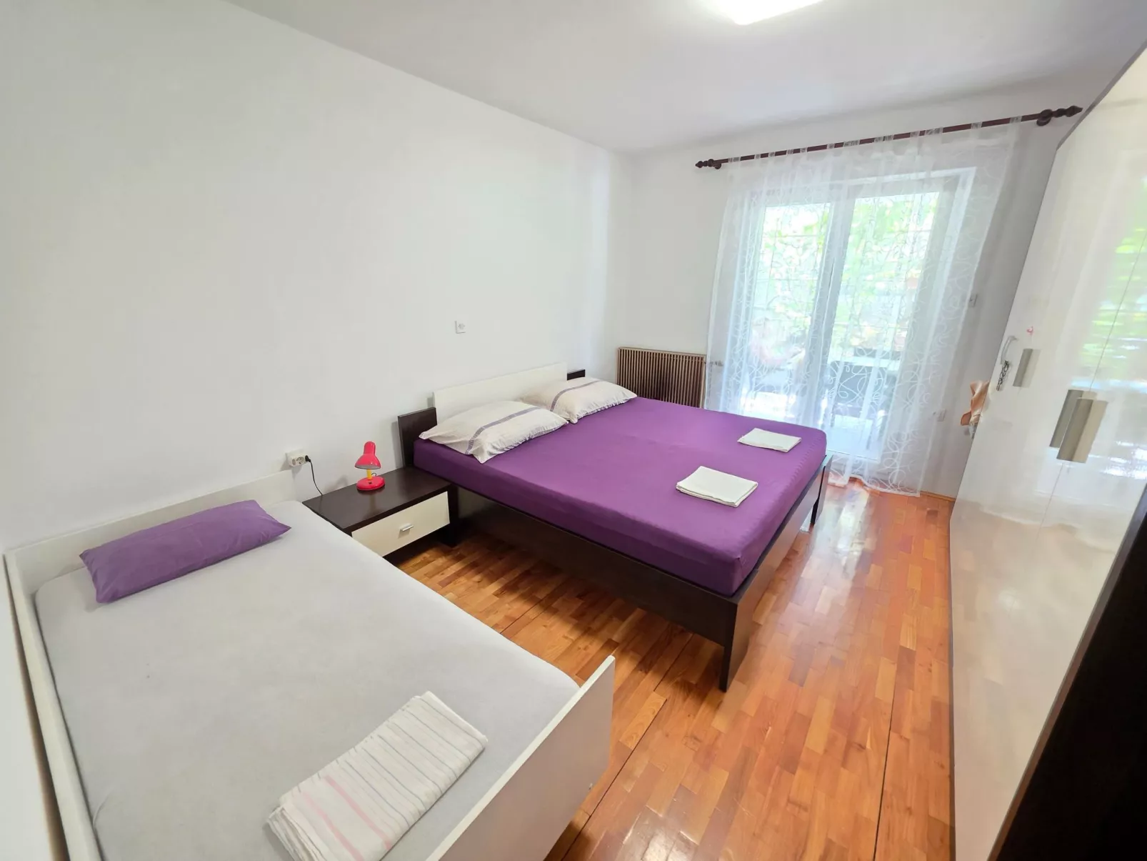 Wohnung im Erdgeschoss mit Terrasse und Grill-Binnen