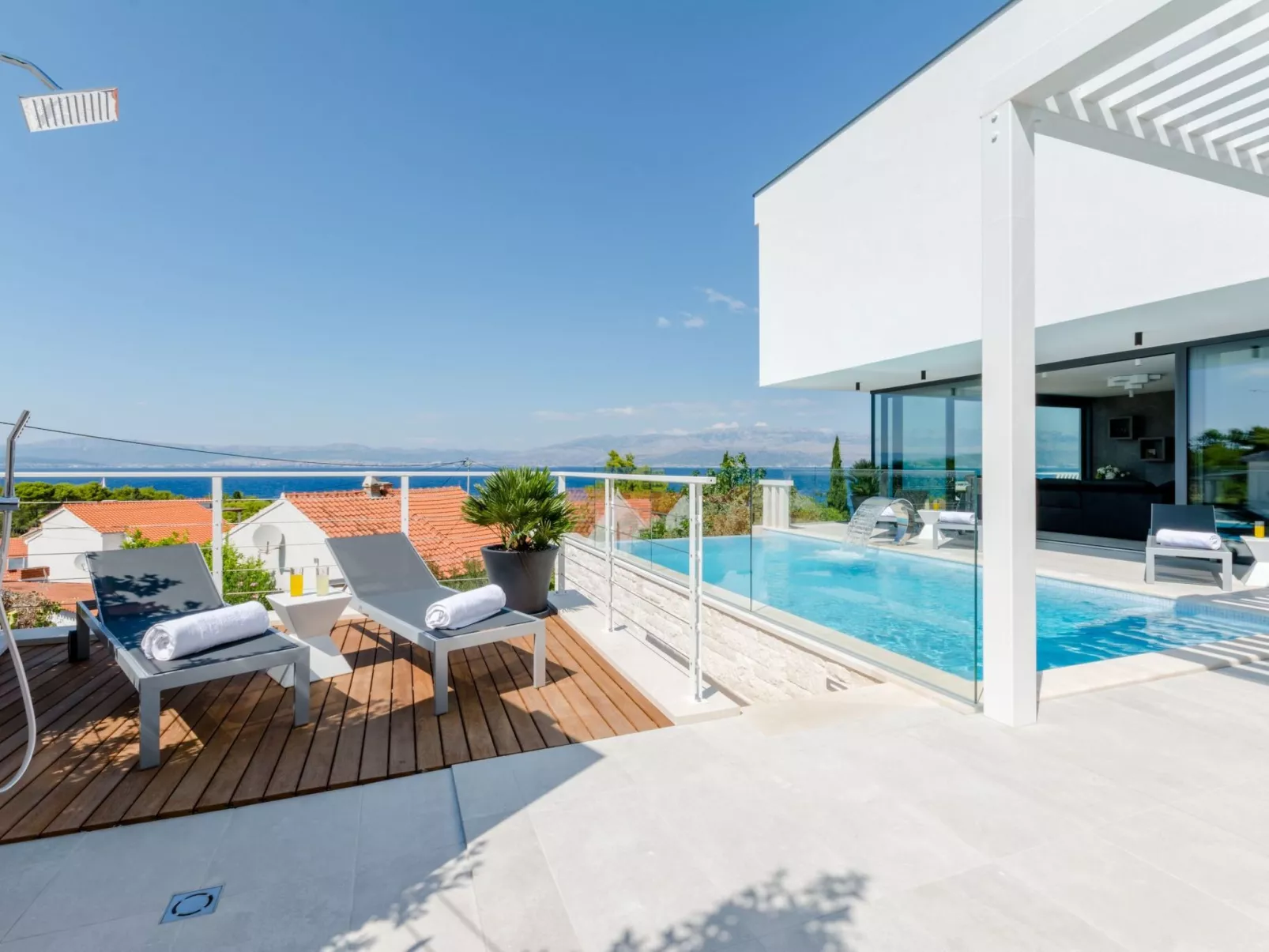 Tolles Ferienhaus in Sutivan mit Privatem Pool-Buiten