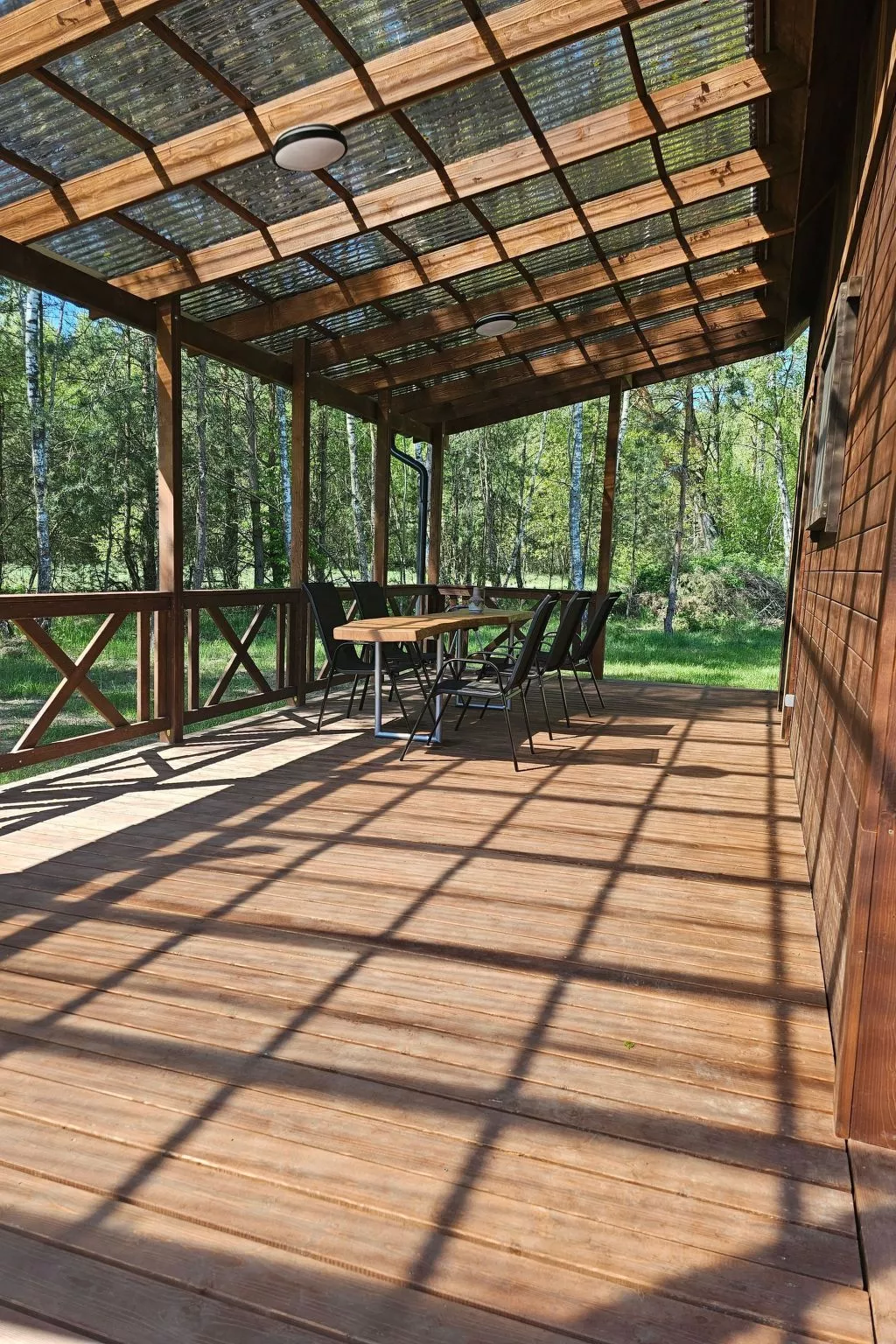 "Brown House" mit eigener Terrasse-Buiten