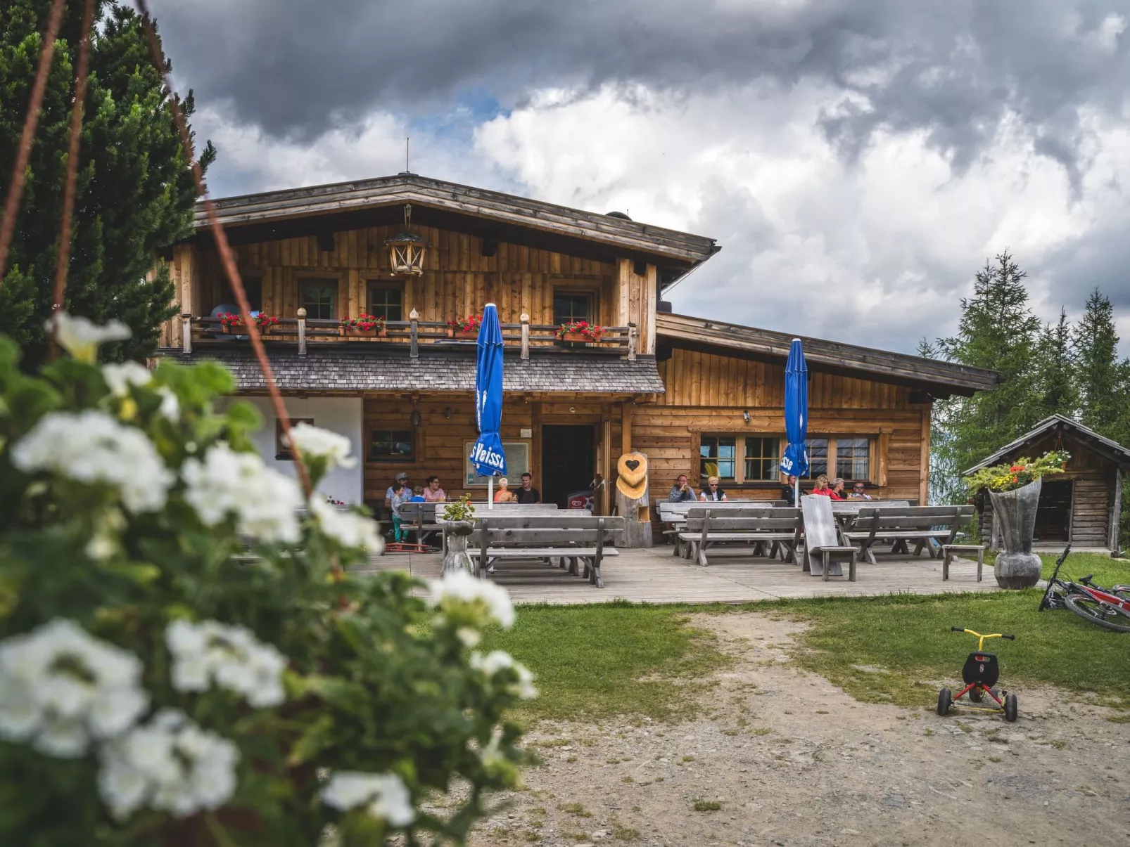 In Strassen mit Privatem Pool-Buiten