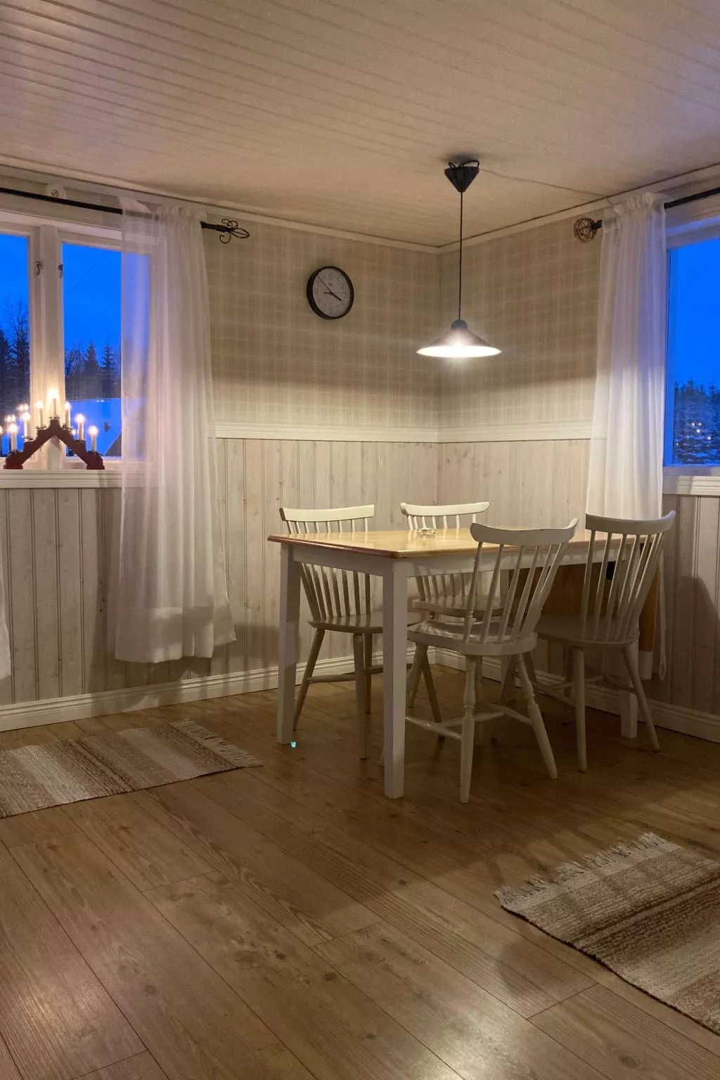 Charmantes Holzhaus mit eigenem Ruderboot-Binnen