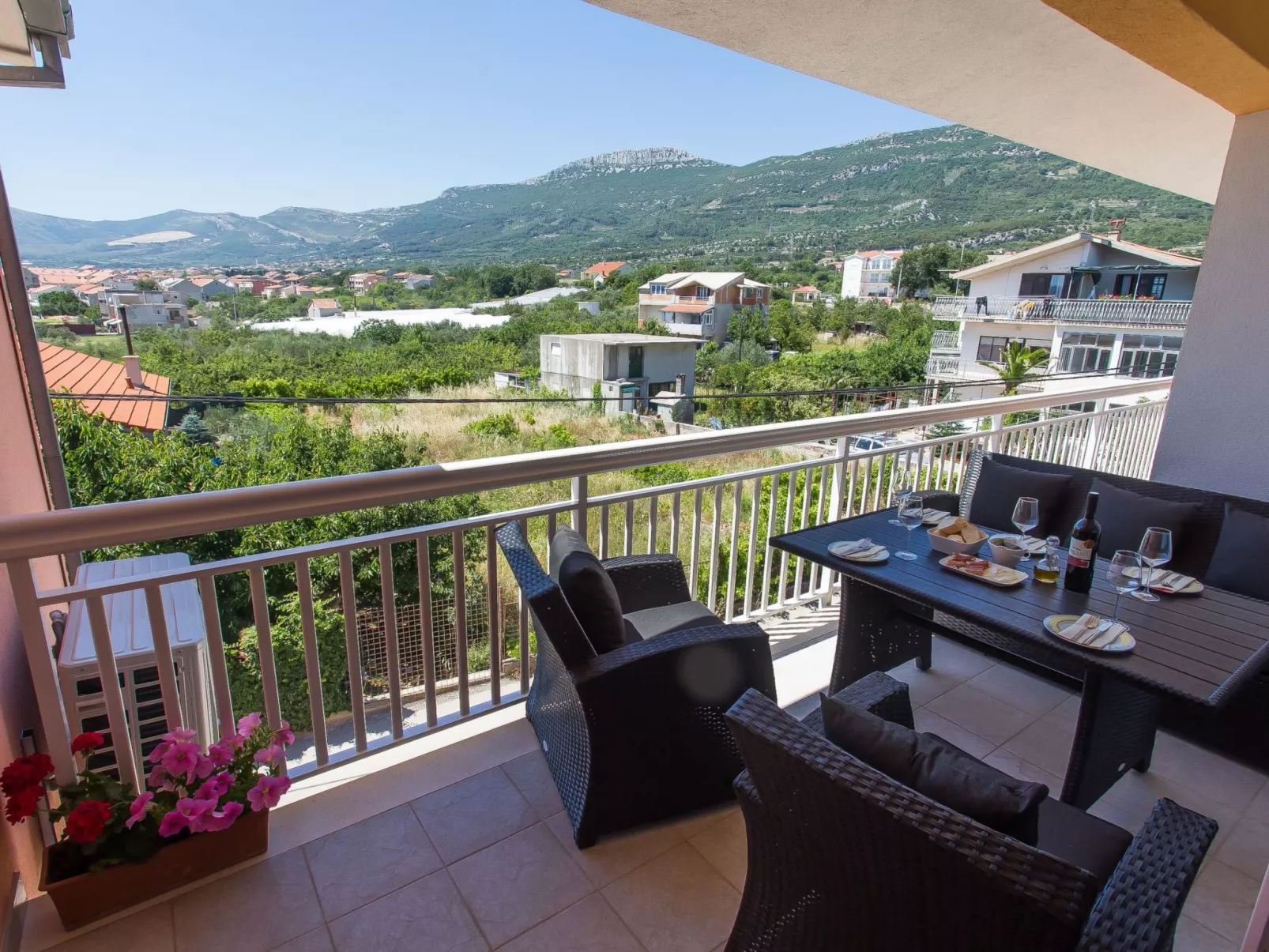 Moderne ap. 2 mit Pool und Grill in der Nähe von Split und Trogir-Binnen