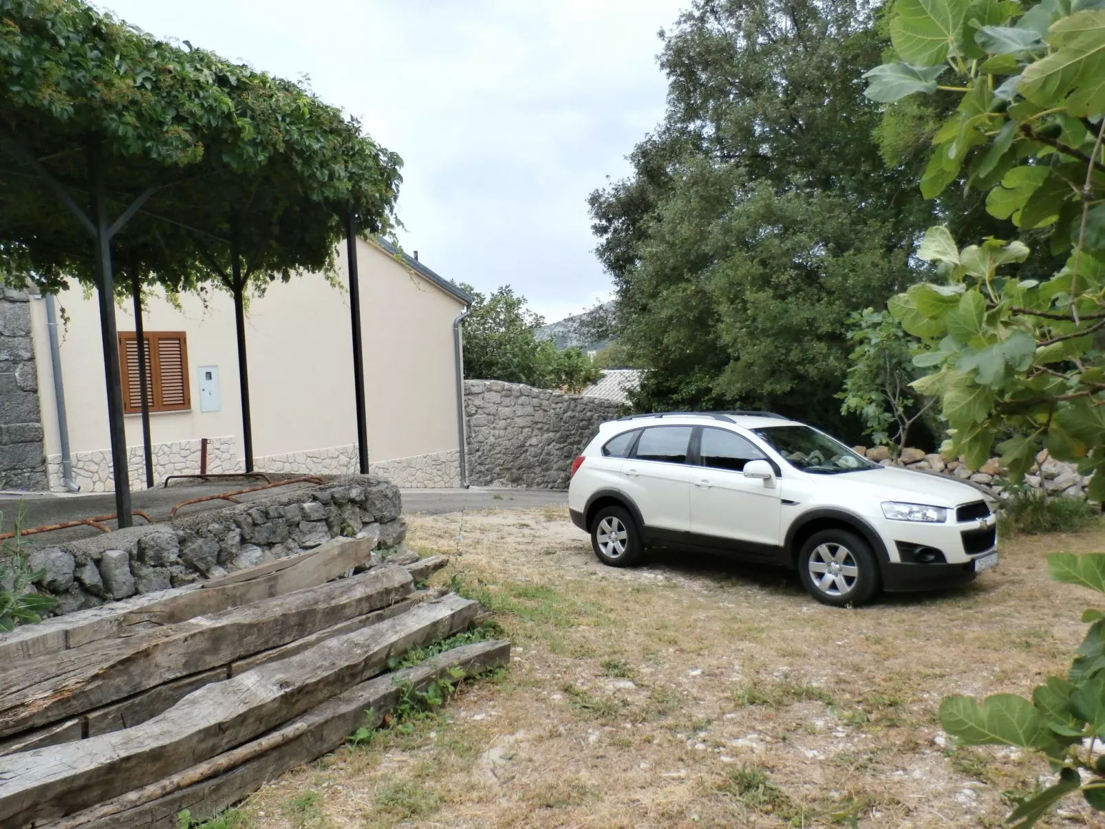 Geräumige Villa mit drei Schlafzimmern und einem ruhigen Garten-Buiten