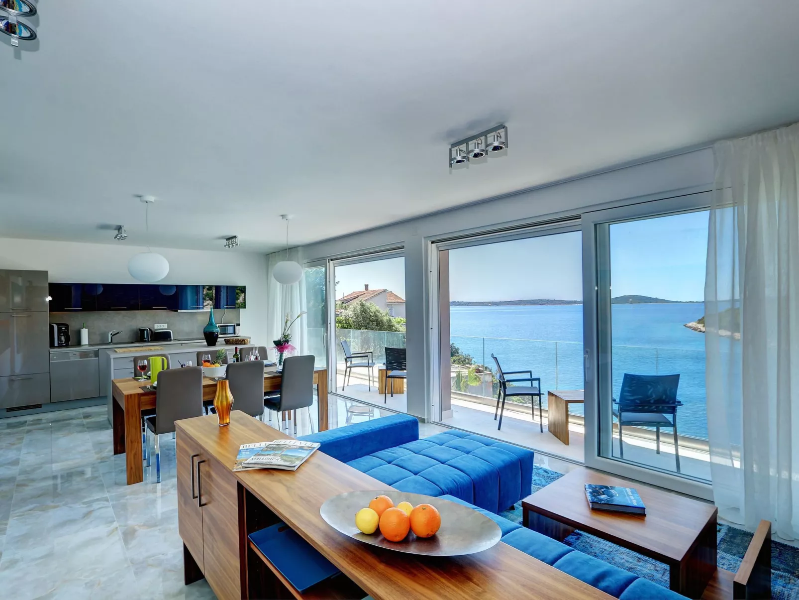 Villa by the Sea-Binnen