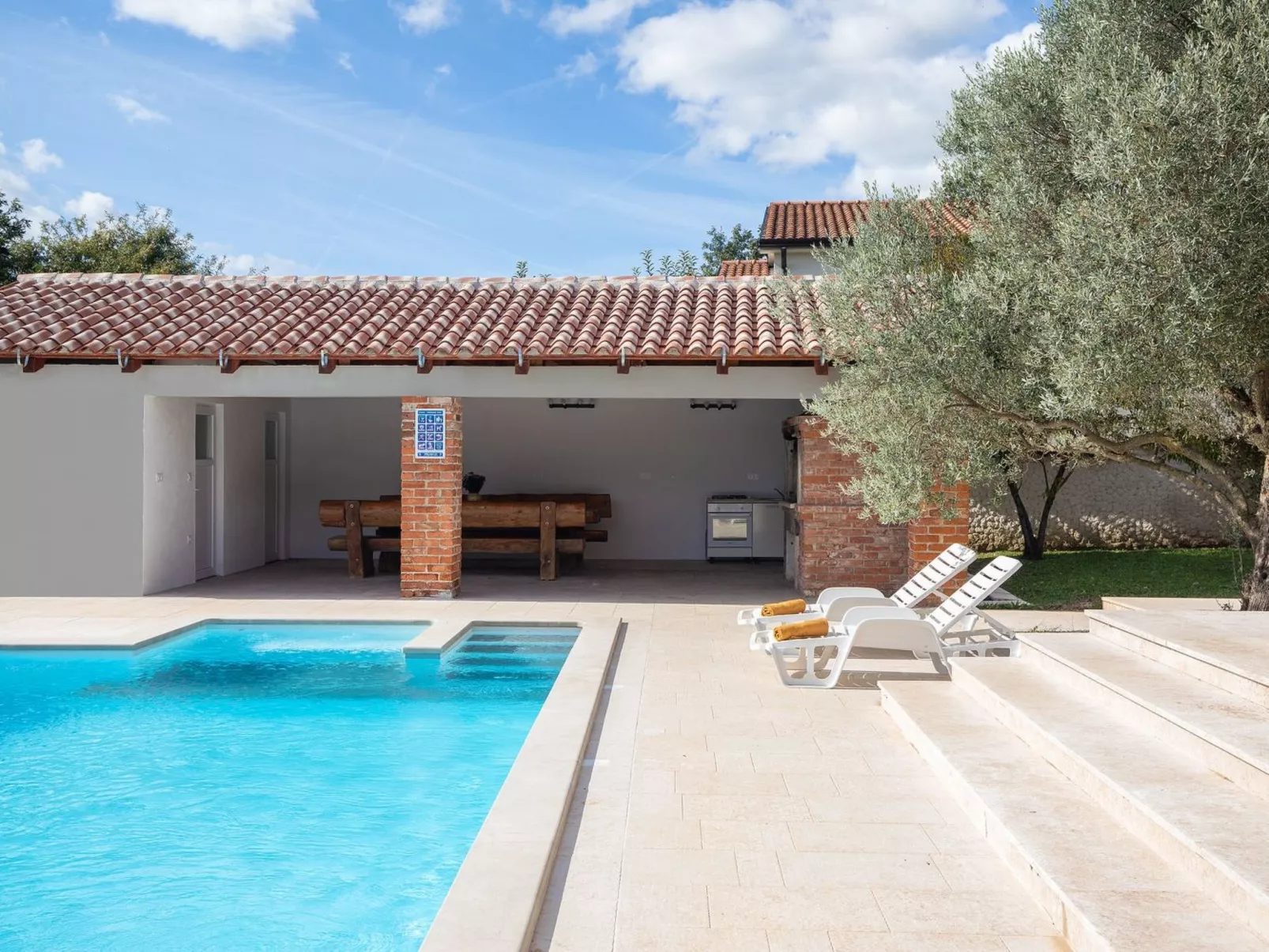 Haus in Bertoši mit privatem Pool-Buiten