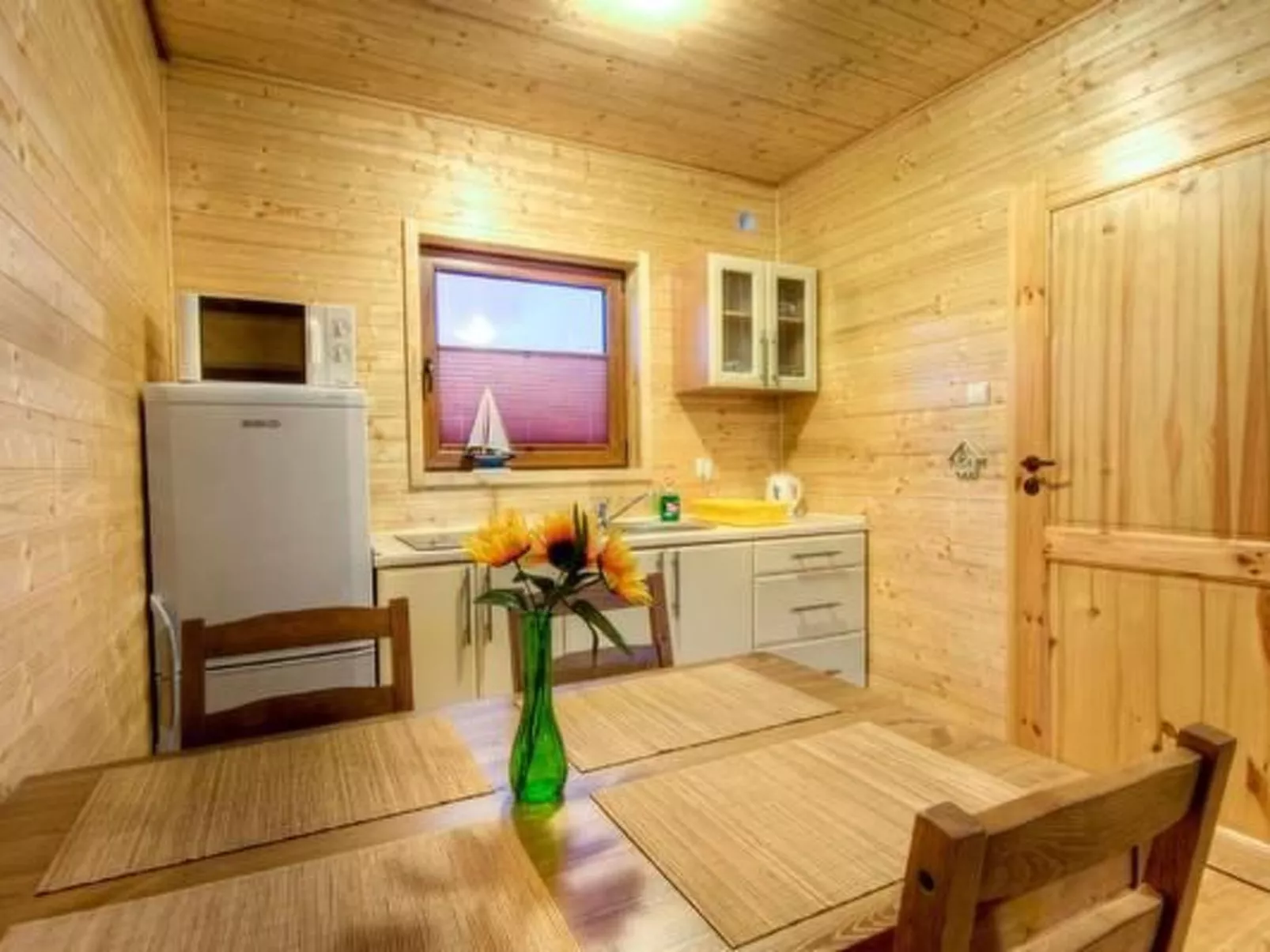 "Cottage4" in einem eingezäunten Gebiet-Image-tags.info