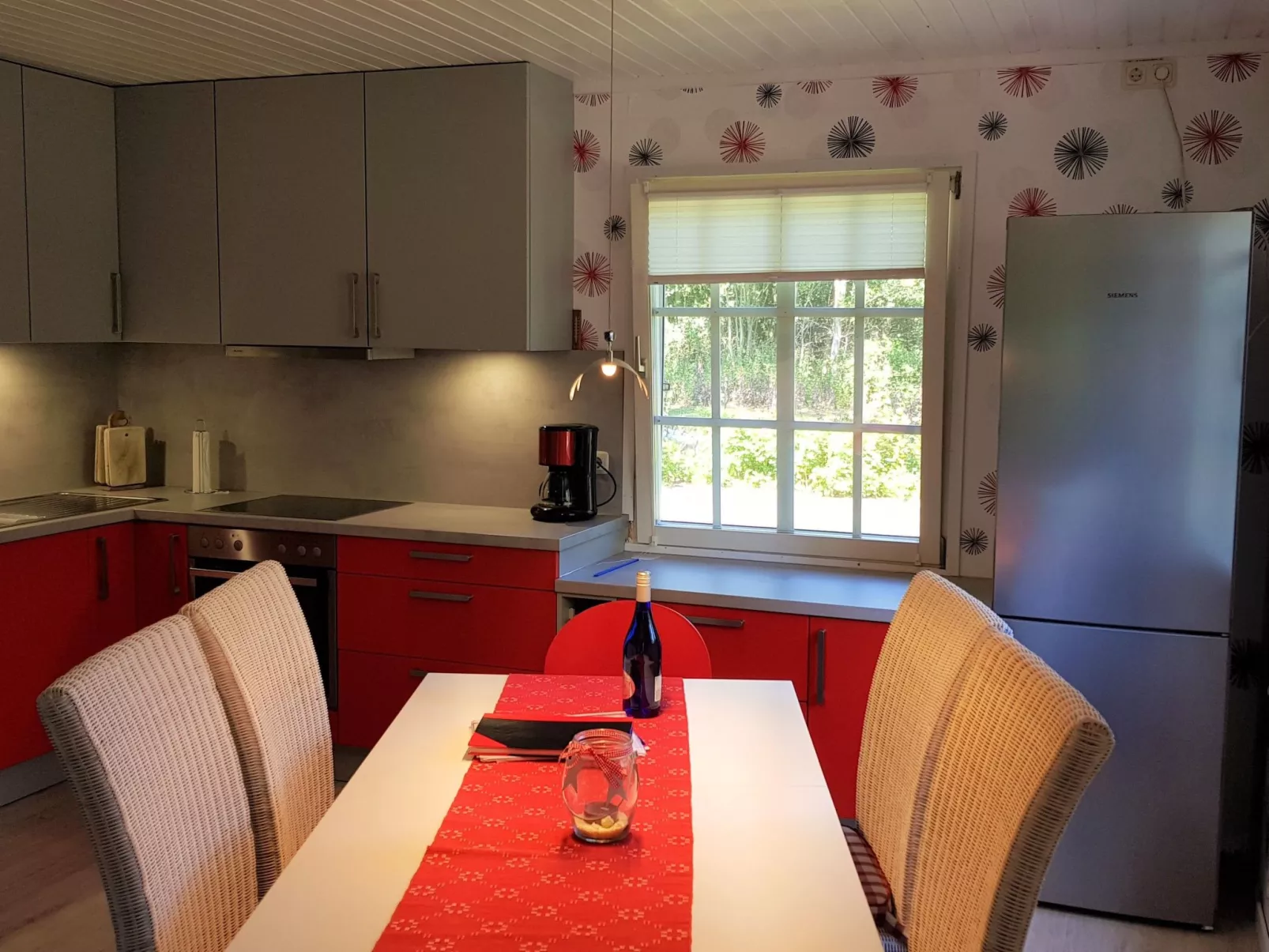 Idyllisches Reetdachhaus mit großem Garten-Binnen