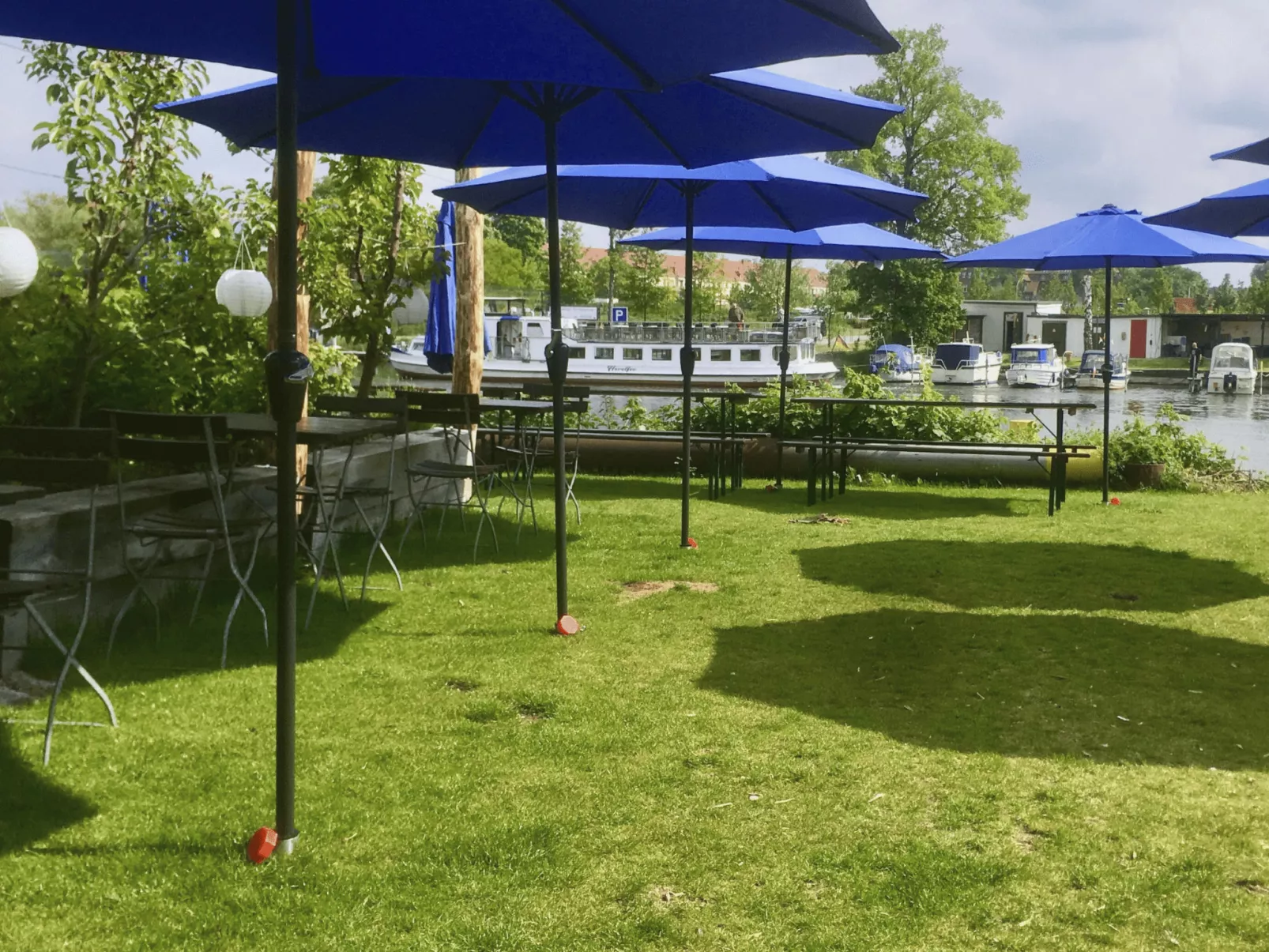 Appartement in Brandenburg An Der Havel mit Terrasse, Garten und Grill-Buiten